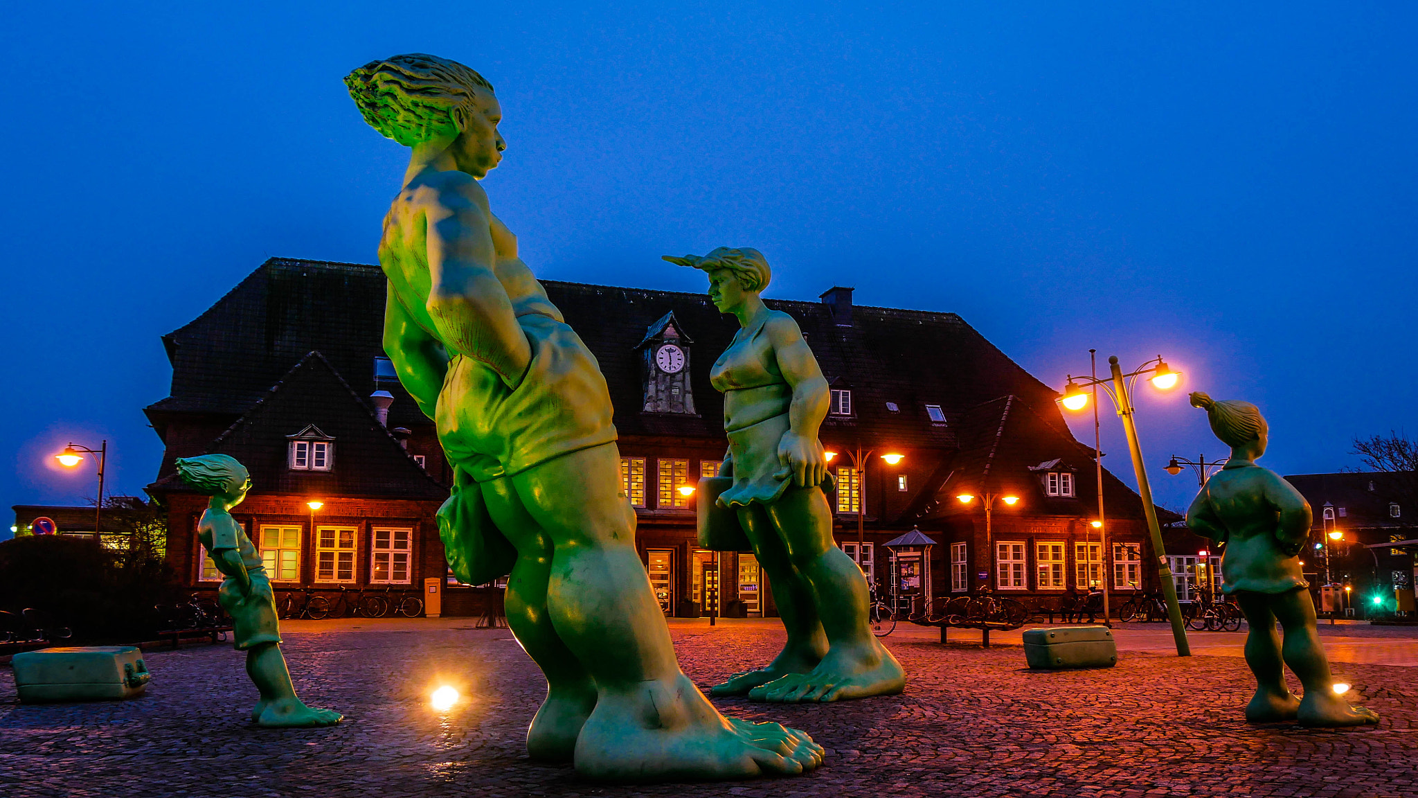 Panasonic DMC-G81 sample photo. Die reisenden riesen im wind photography