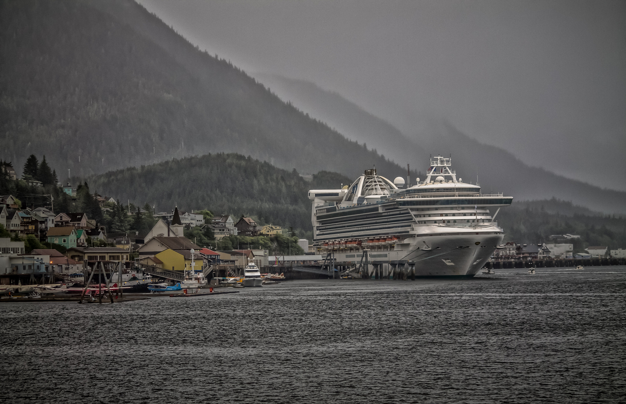 Canon EOS 1100D (EOS Rebel T3 / EOS Kiss X50) sample photo. Cruise ship haze. photography