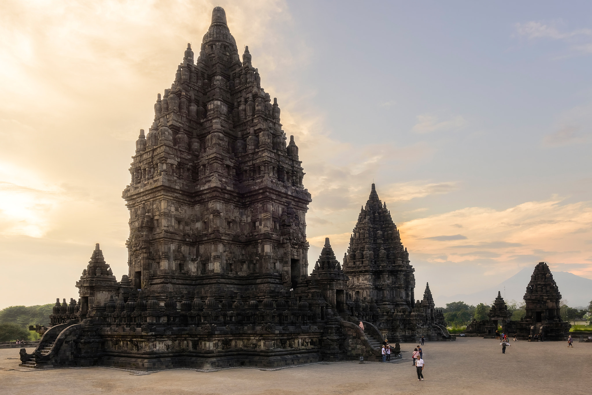 Nikon AF-S Nikkor 18-35mm F3.5-4.5G ED sample photo. Prambanan temples photography