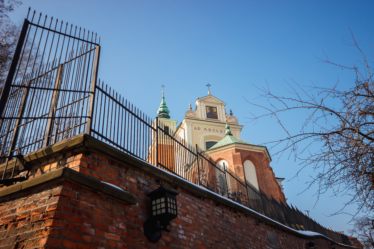 Canon EOS 600D (Rebel EOS T3i / EOS Kiss X5) + Sigma 10-20mm F4-5.6 EX DC HSM sample photo. Walking in warsaw photography