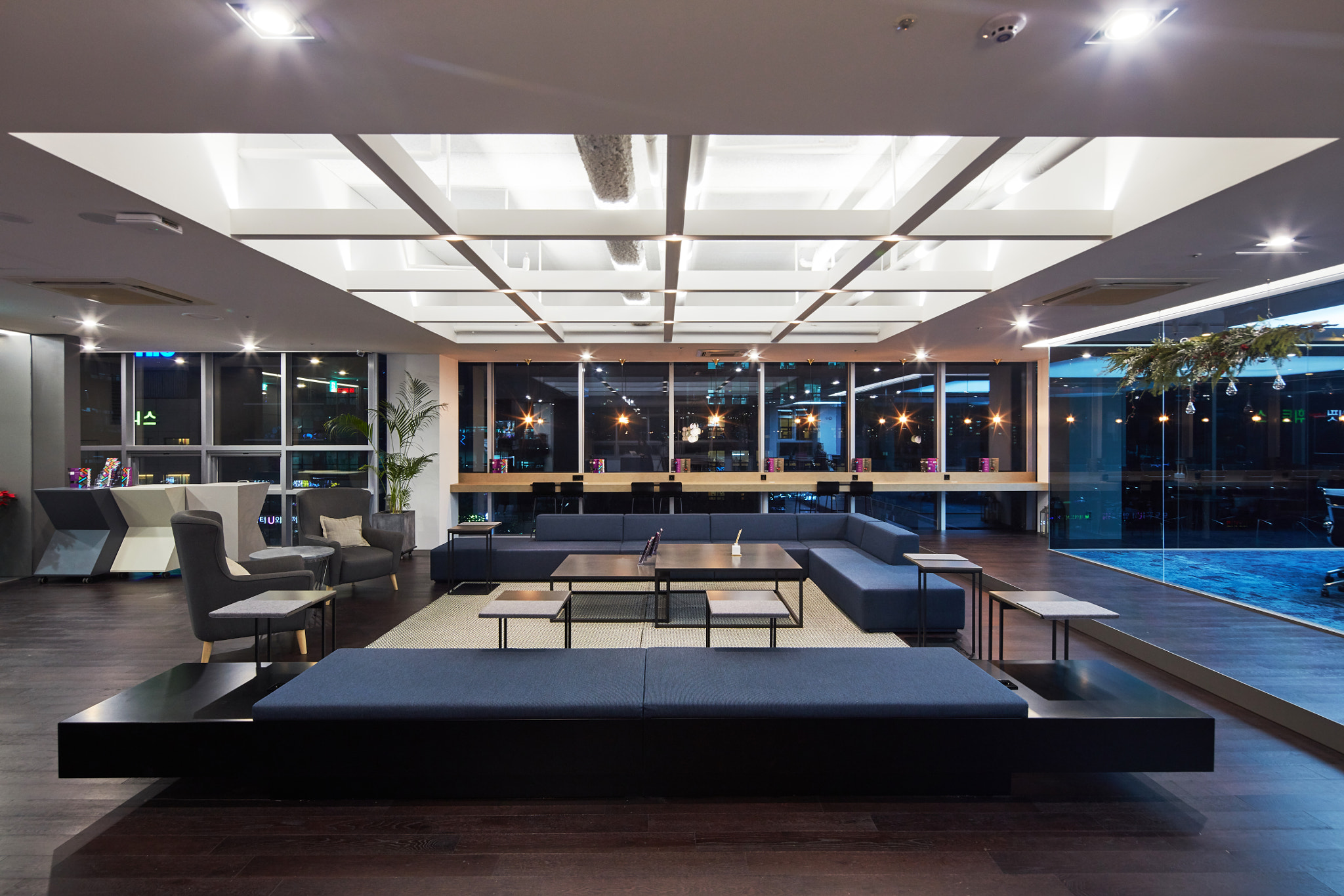 Canon EOS 5DS sample photo. Office design photography