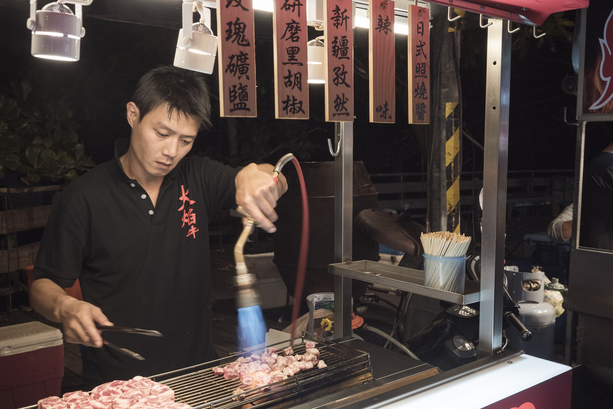 Sony a7S + Sony Sonnar T* FE 35mm F2.8 ZA sample photo. Taiwan street vendor photography