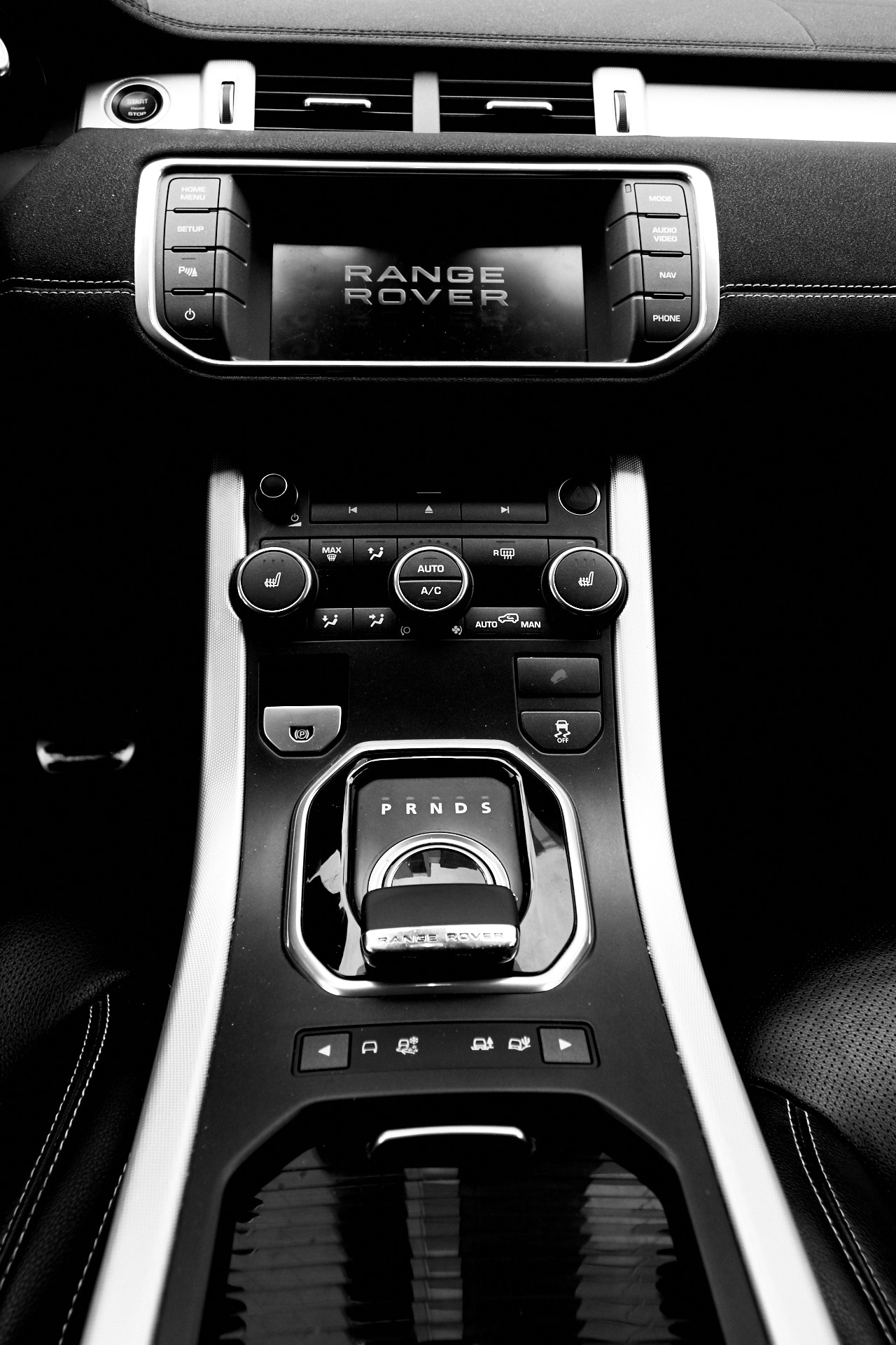 Canon EF 17-40mm F4L USM sample photo. Range rover evoque interior photography