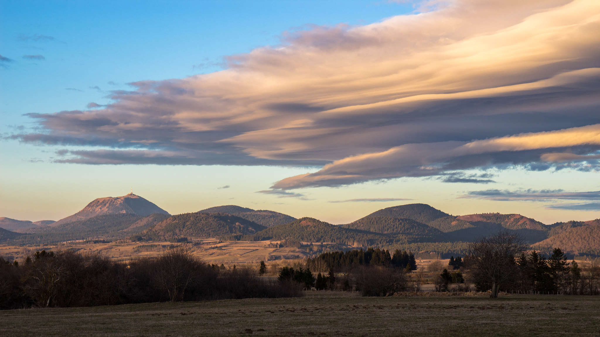 Canon EF-S 17-55mm F2.8 IS USM sample photo. Volcanoes'hairstyle. photography