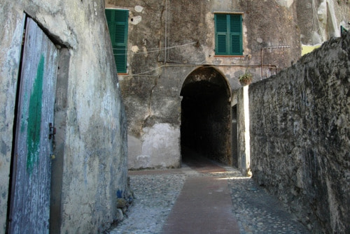 Nikon D70 sample photo. Ventimiglia (im) - vico coperto photography