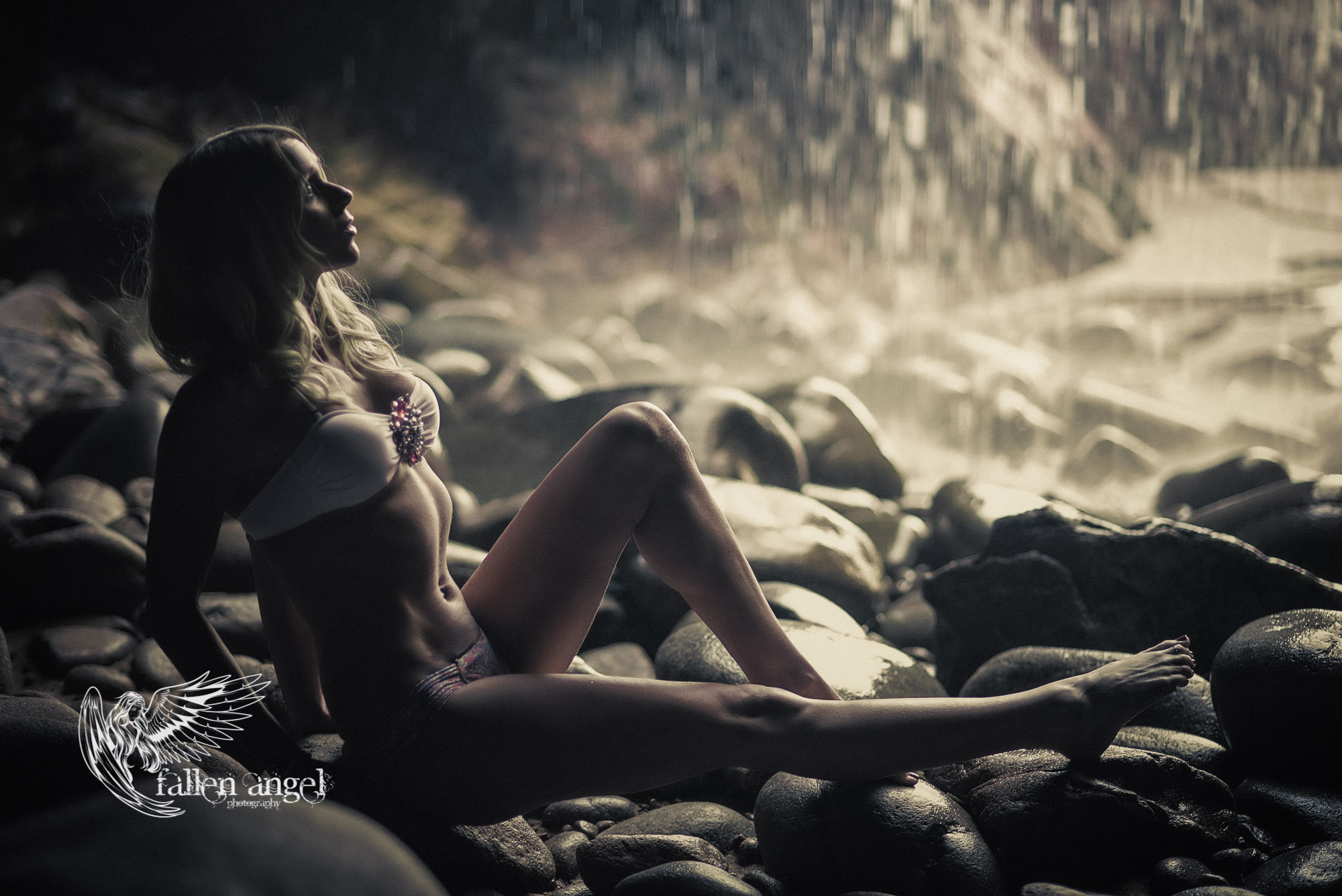 AF Nikkor 85mm f/1.8 sample photo. "sunset falls" photography