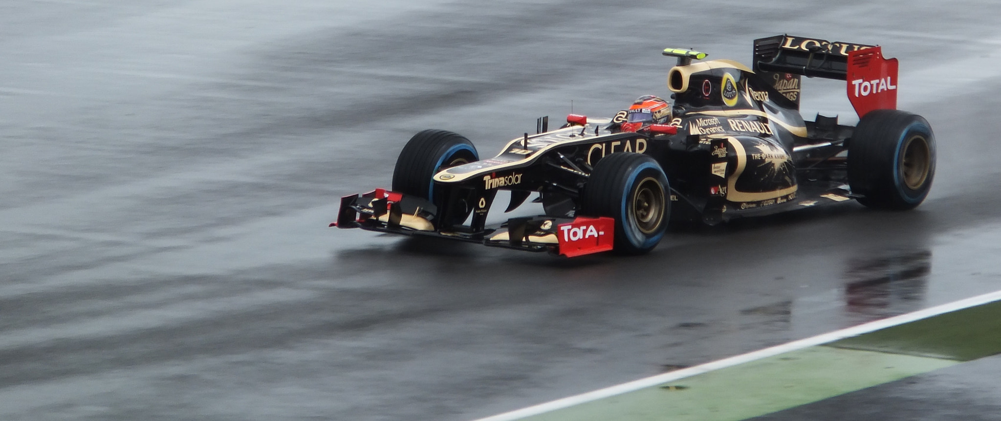 Fujifilm FinePix F550EXR sample photo. Kimi raikkonen lotus silverstone photography