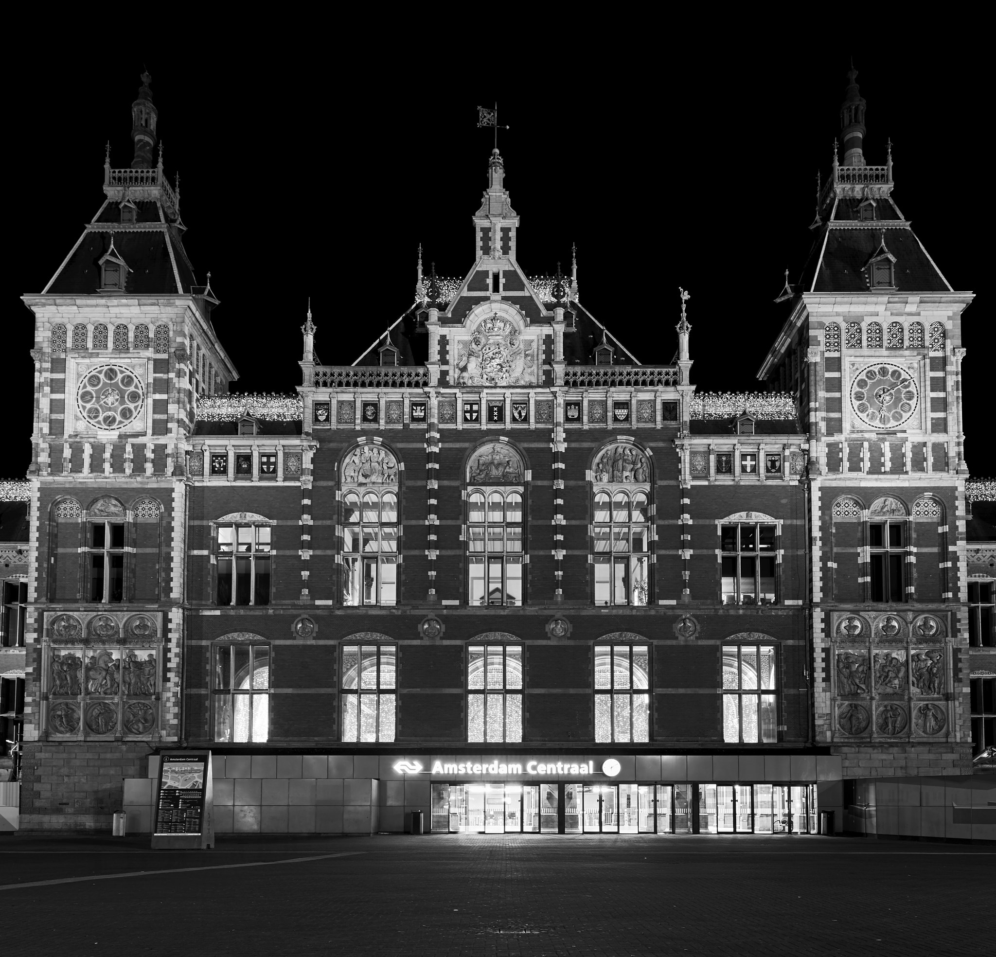 Tamron SP 15-30mm F2.8 Di VC USD sample photo. Amsterdam centraal. photography