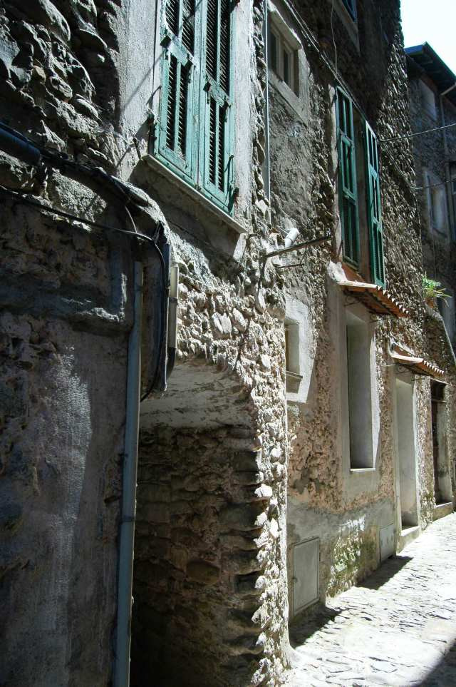 Nikon D70 sample photo. Dolceacqua (im)  quartiere borgo photography