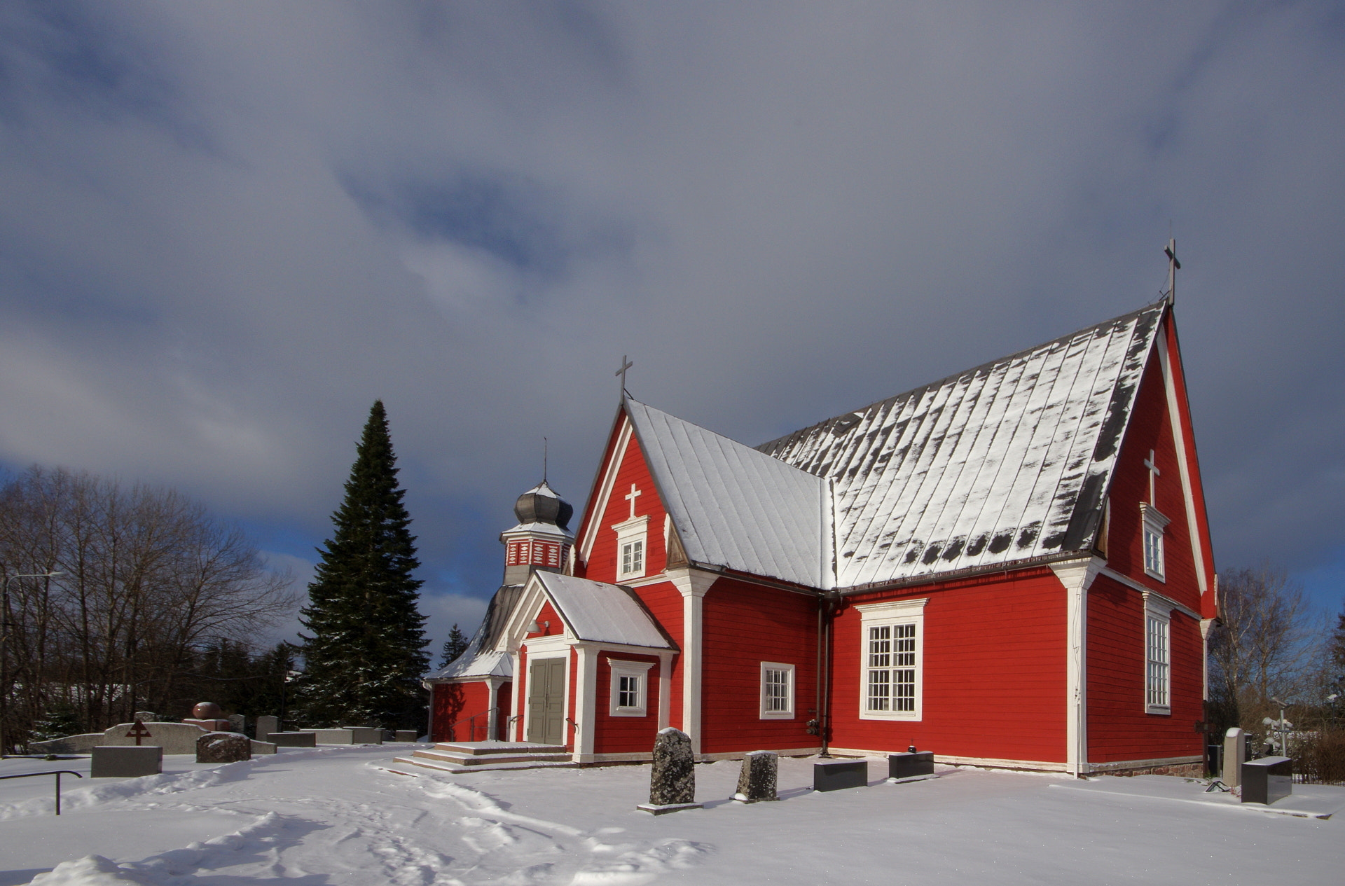 Pentax K-5 II + Sigma AF 10-20mm F4-5.6 EX DC sample photo. Wooden church photography