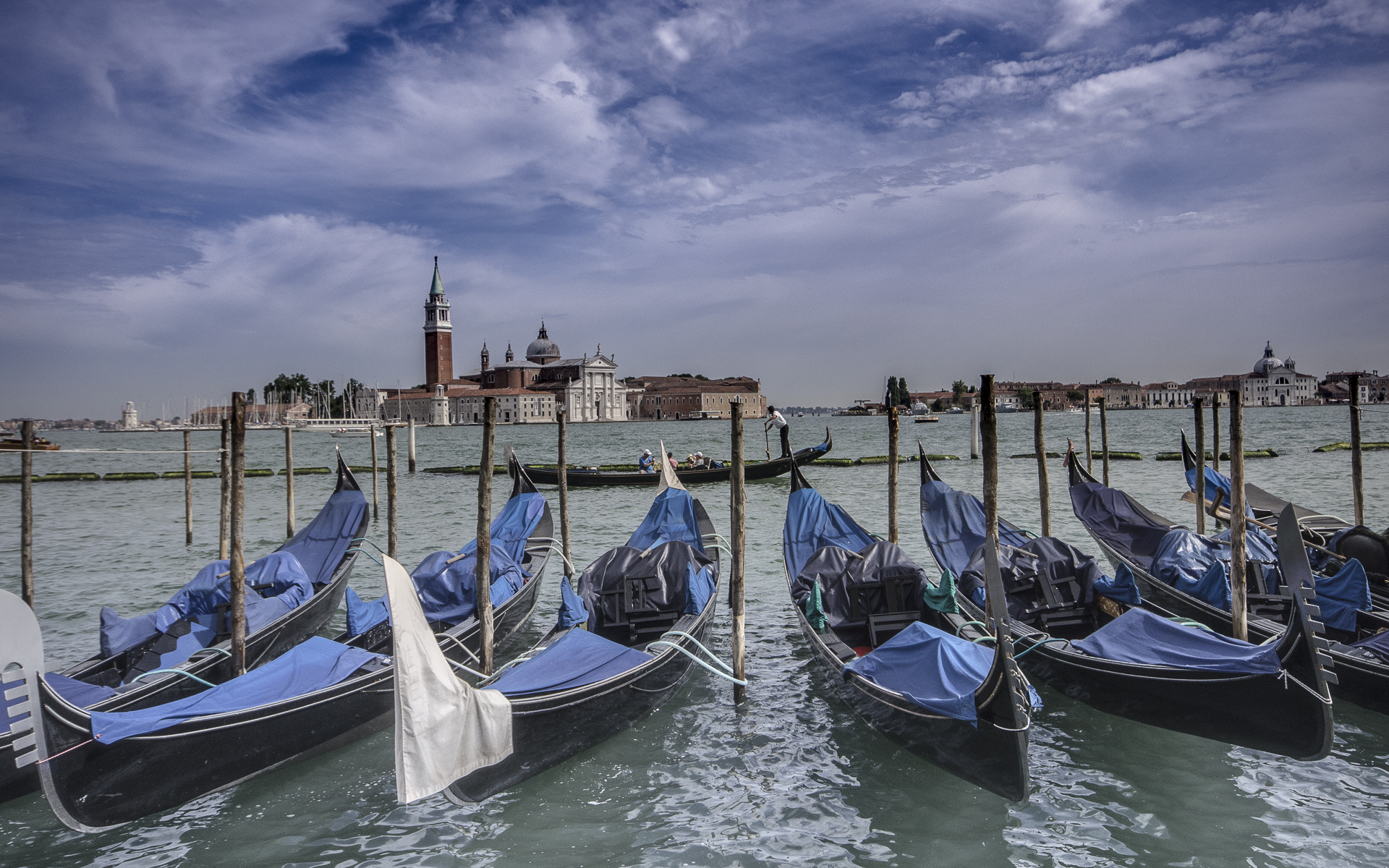 Sigma AF 10-20mm F4-5.6 EX DC sample photo. Gondolas photography