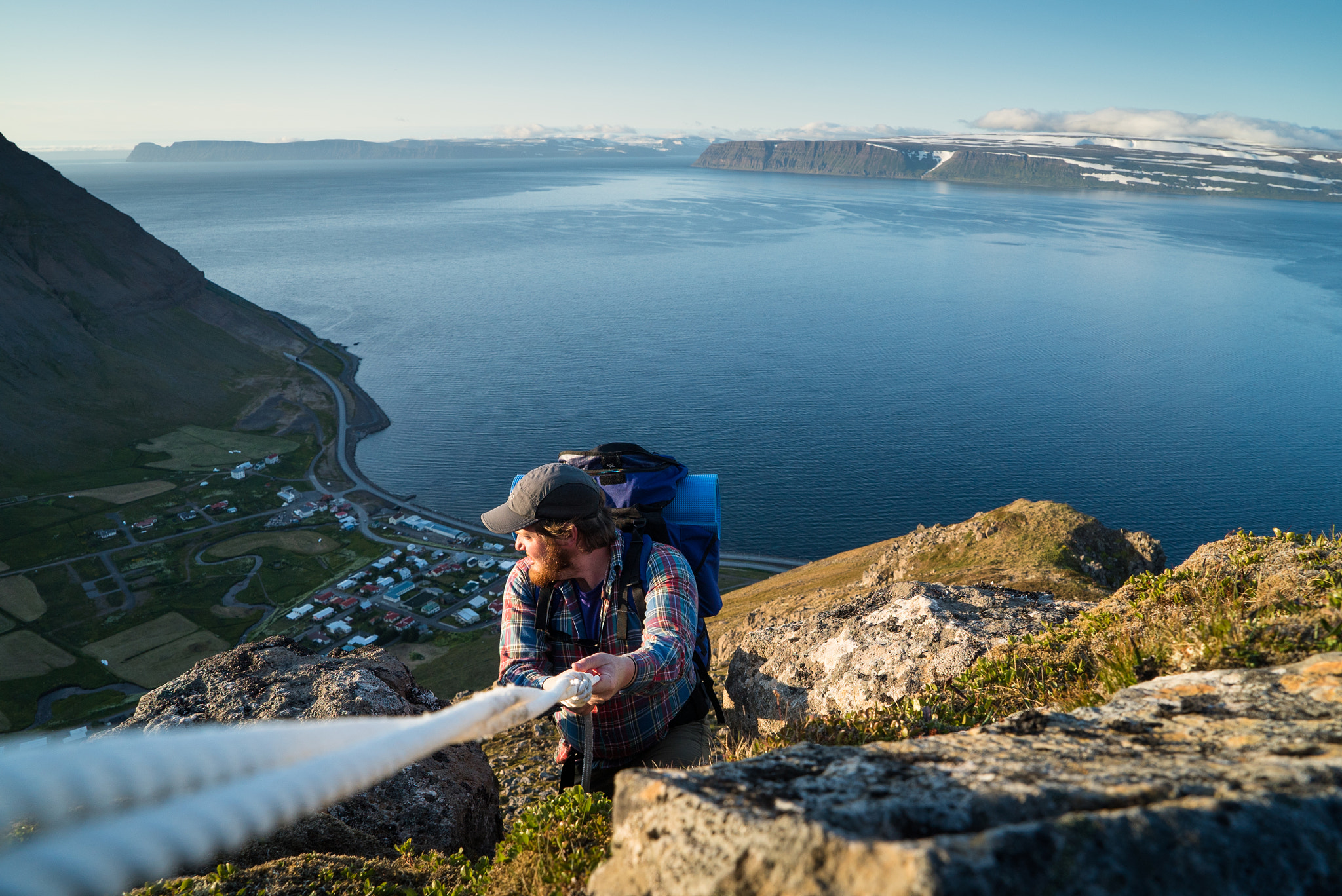 Sony a7S + Sony Vario Tessar T* FE 24-70mm F4 ZA OSS sample photo. Iceland hiking photography