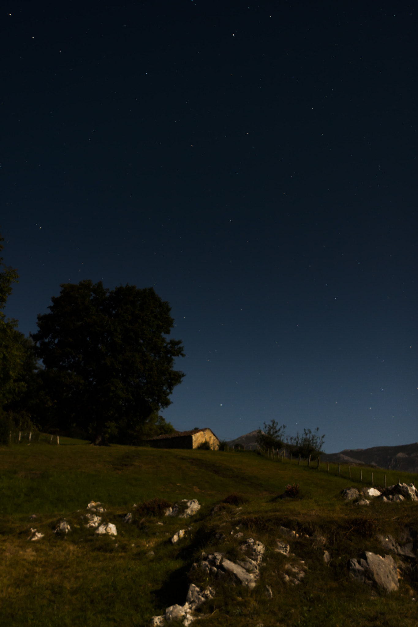 Canon EOS 40D + Canon EF 24-70mm F2.8L USM sample photo. A hut under the stars photography