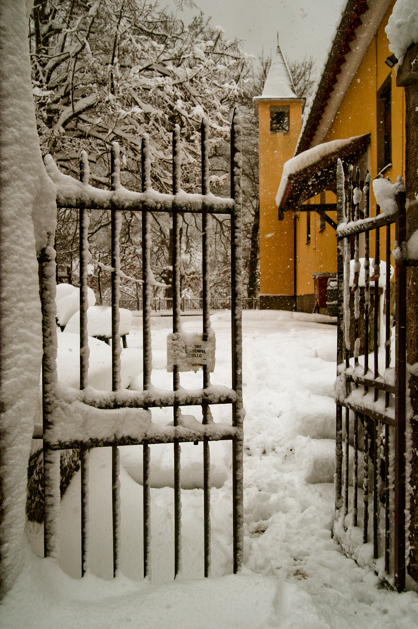 Nikon D700 sample photo. Ponte di savignone oratory during a snowfall photography