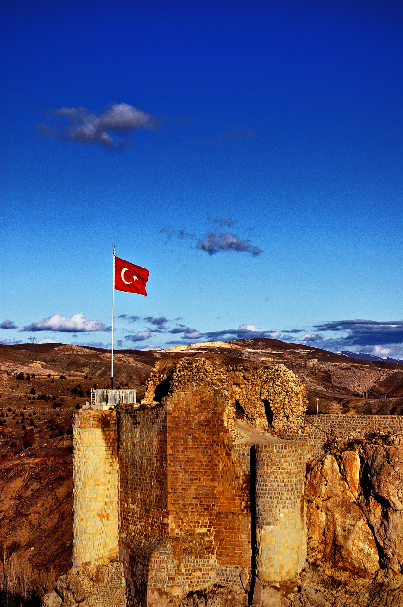 Pentax K100D Super + Pentax smc DA 18-55mm F3.5-5.6 AL sample photo. Harput castle photography