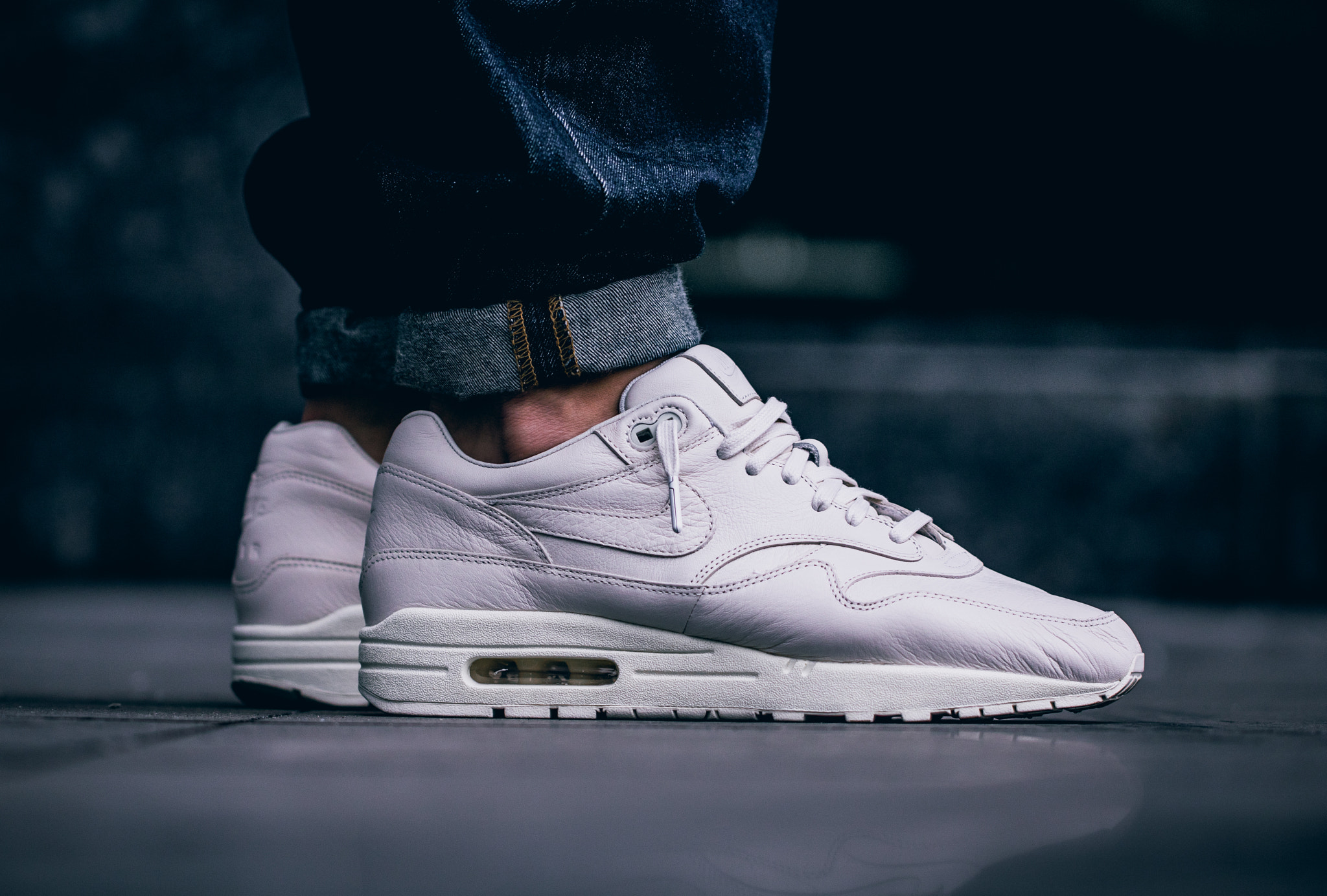 Canon EF 100mm F2.8L Macro IS USM sample photo. Nike air max 1 pinnacle photography