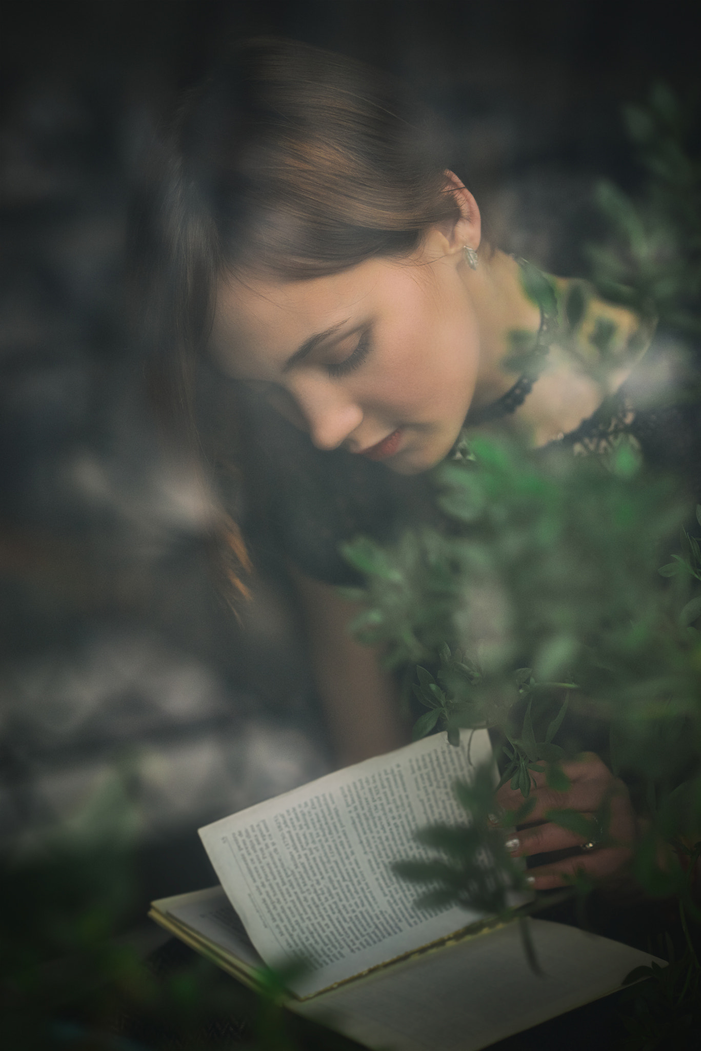 Nikon D610 + Nikon AF-S Nikkor 85mm F1.8G sample photo. Turn the page photography