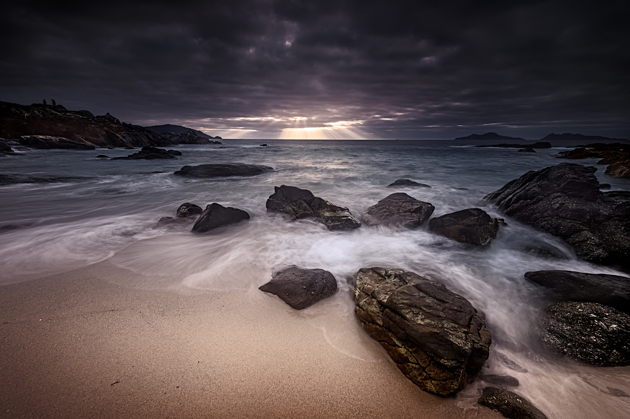 Nikon AF-S Nikkor 14-24mm F2.8G ED sample photo. Rock & waves photography