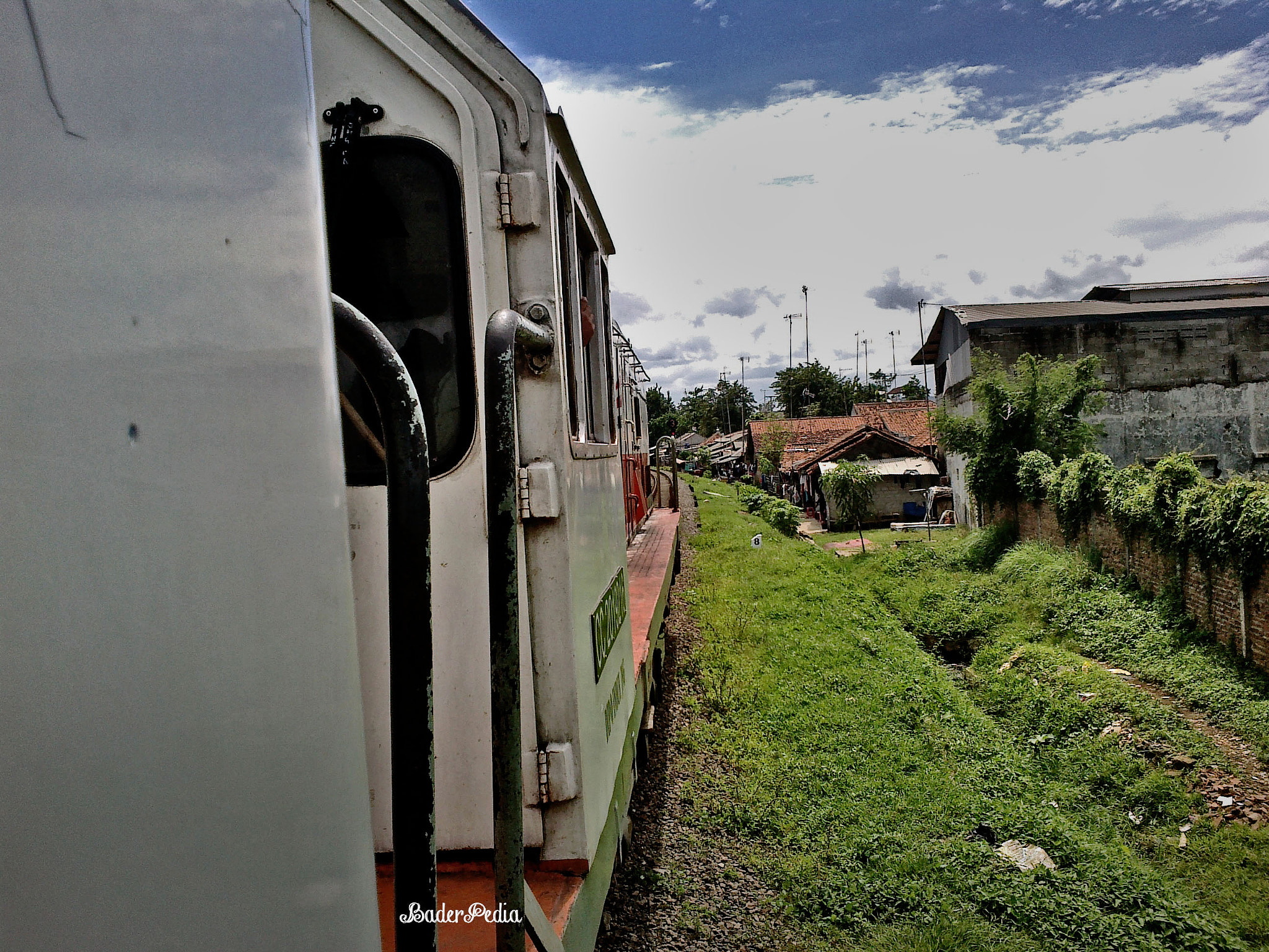 Nokia C5-03 sample photo. Indonesian railways #16 photography