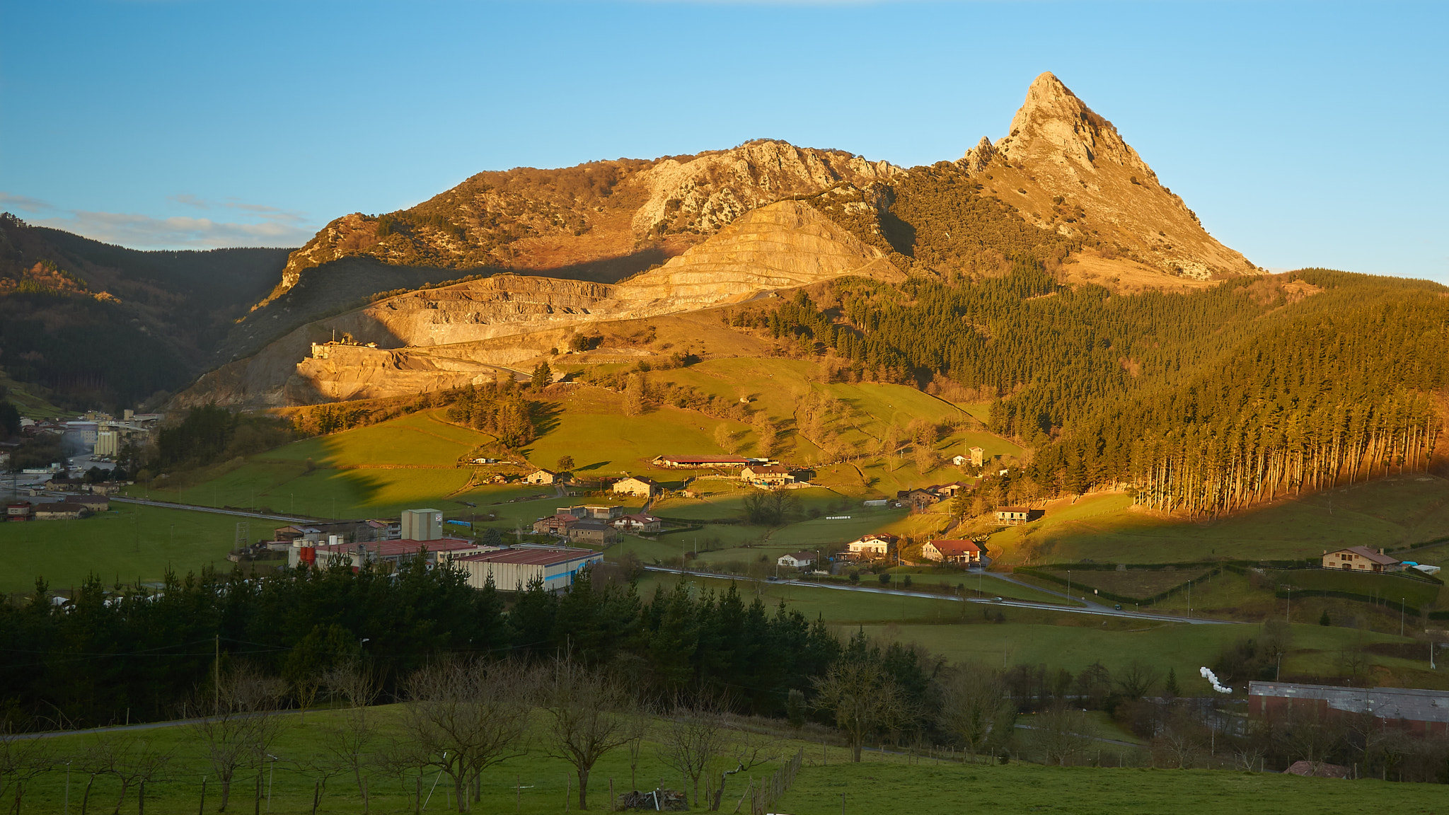 Sigma 19mm F2.8 EX DN sample photo. Mount mugarra at sunrise photography