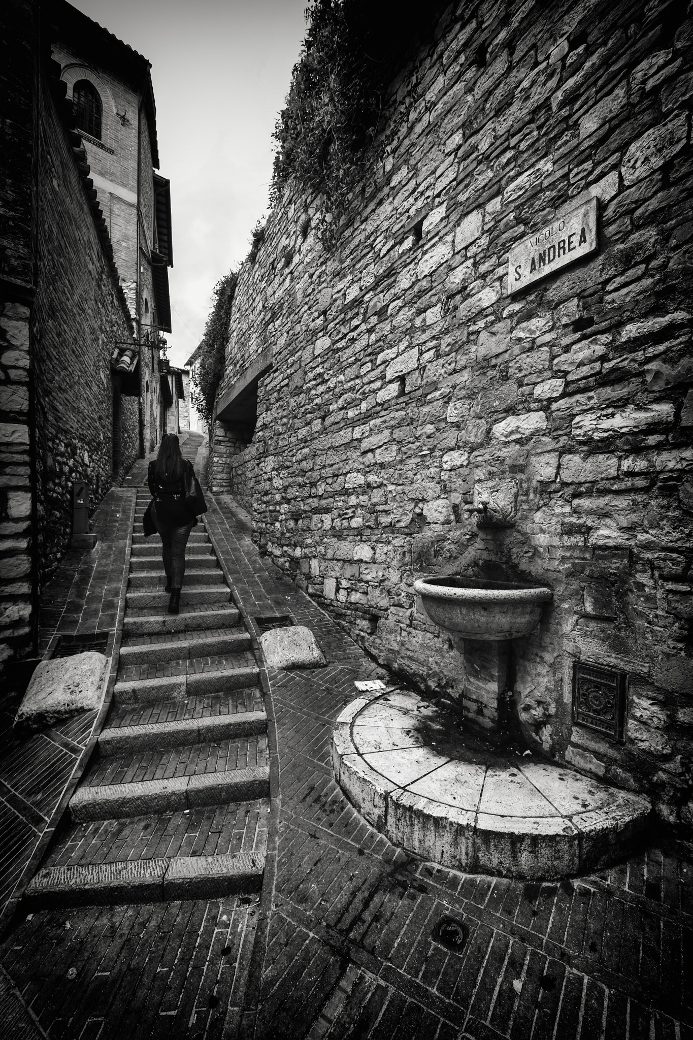 Fujifilm X-Pro2 sample photo. Vicolo s.andrea, assisi. photography