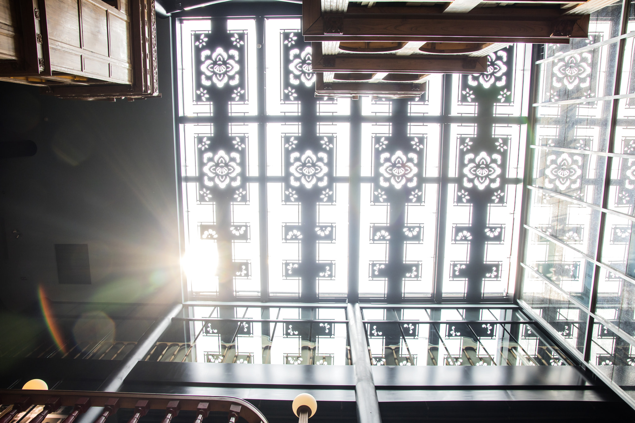 Canon EOS 750D (EOS Rebel T6i / EOS Kiss X8i) sample photo. Nice roof with sunshine photography