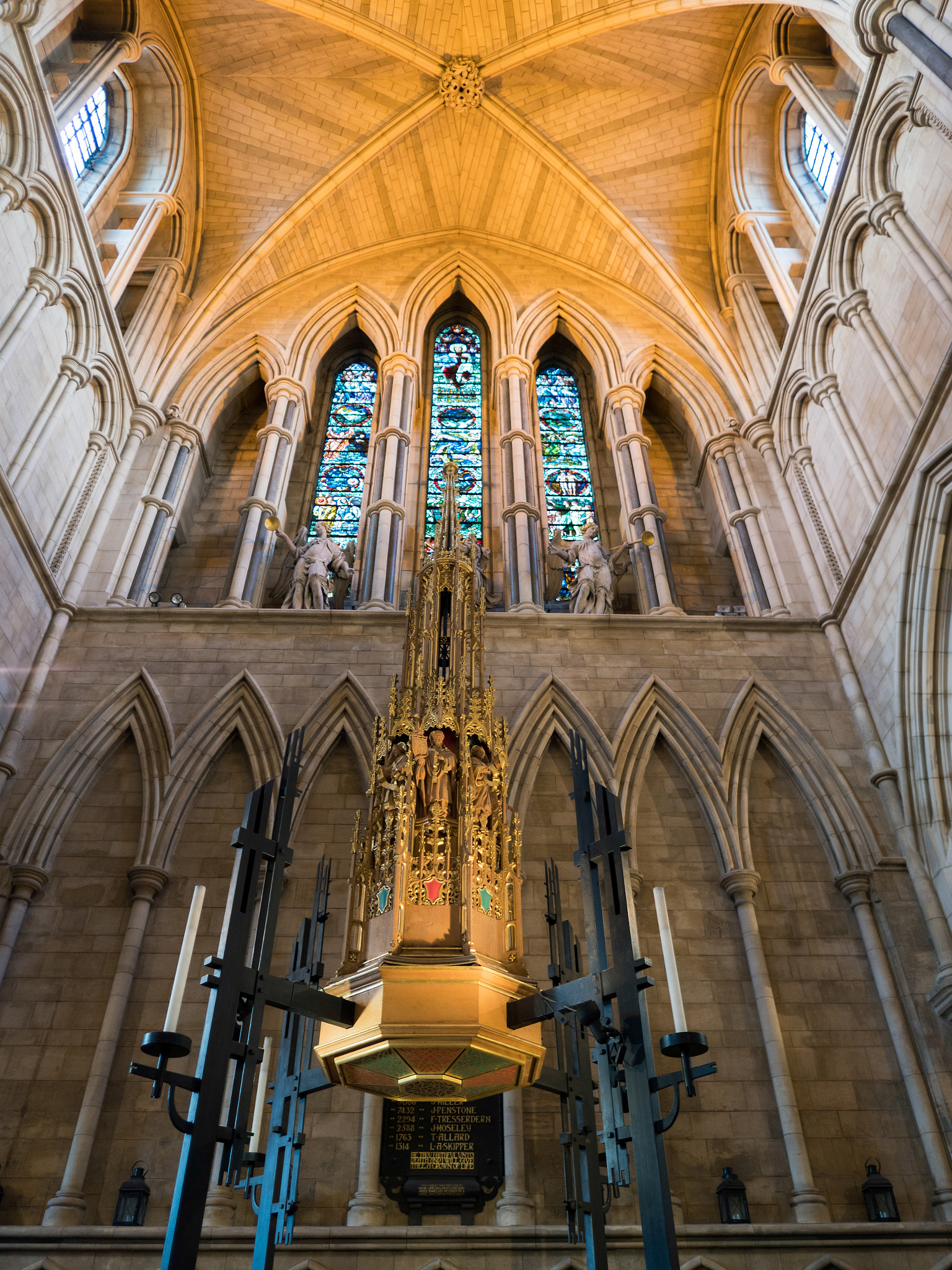 Olympus PEN-F + OLYMPUS M.12mm F2.0 sample photo. Interior view of southwark cathedral photography