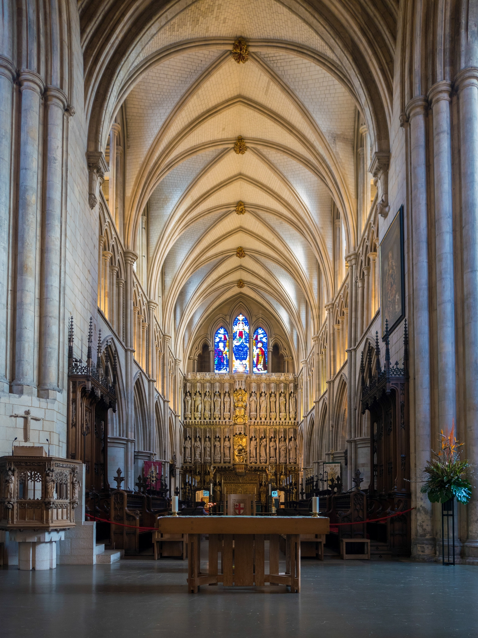 Olympus PEN-F + OLYMPUS M.12mm F2.0 sample photo. Interior view of southwark cathedral photography