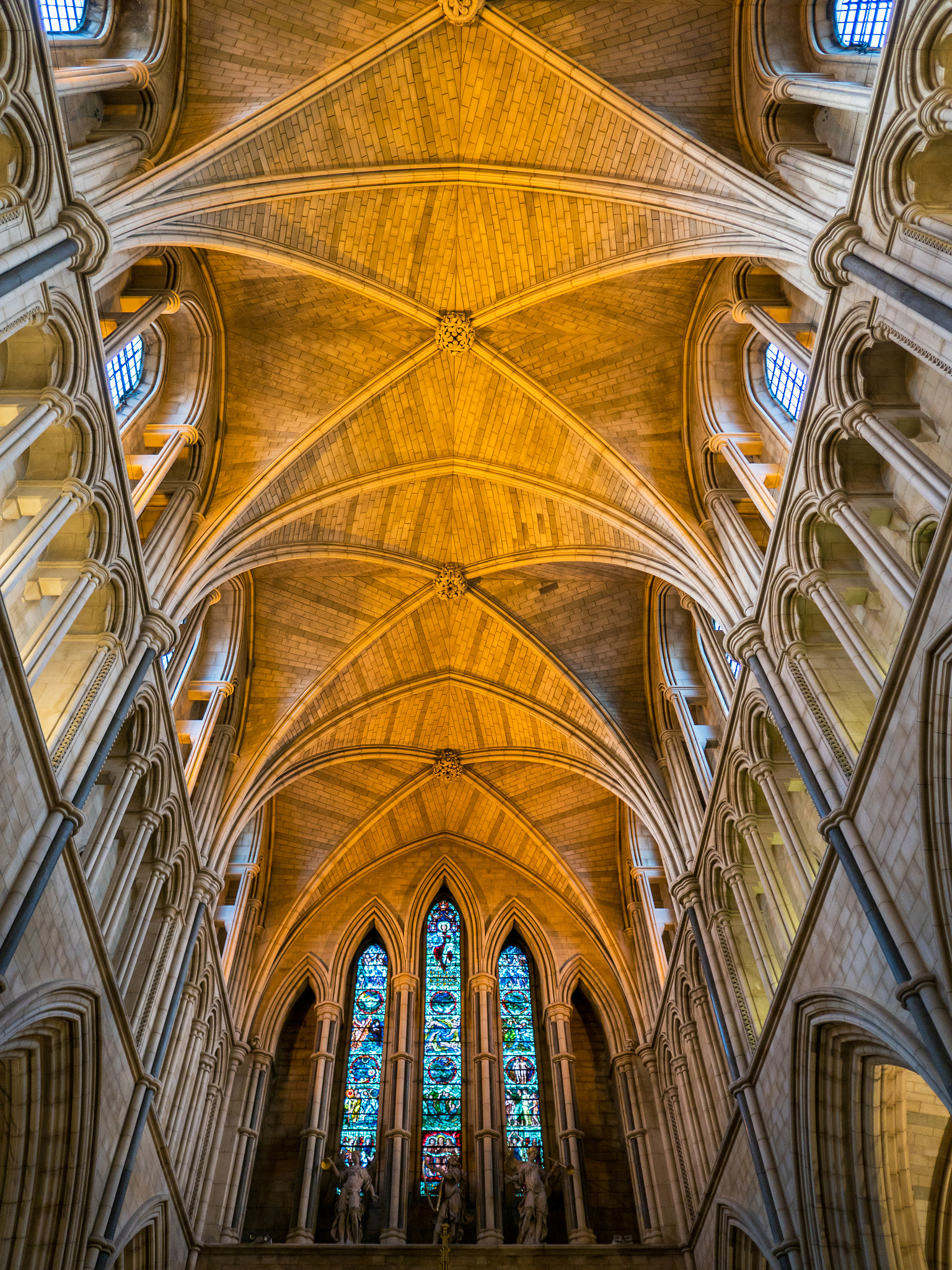 Olympus PEN-F + OLYMPUS M.12mm F2.0 sample photo. Interior view of southwark cathedral photography