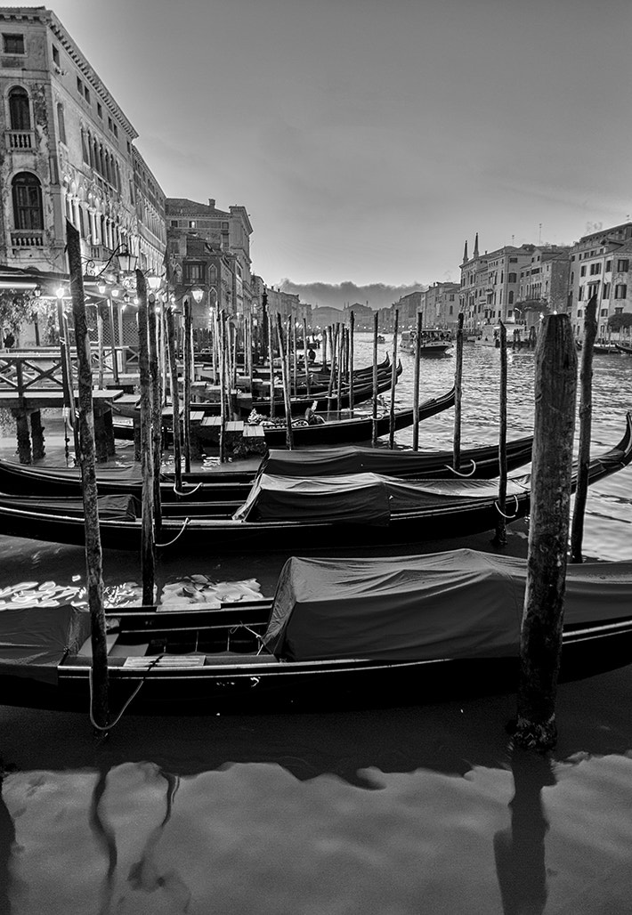 Nikon D700 + Nikon AF Nikkor 20mm F2.8D sample photo. Venice parking photography