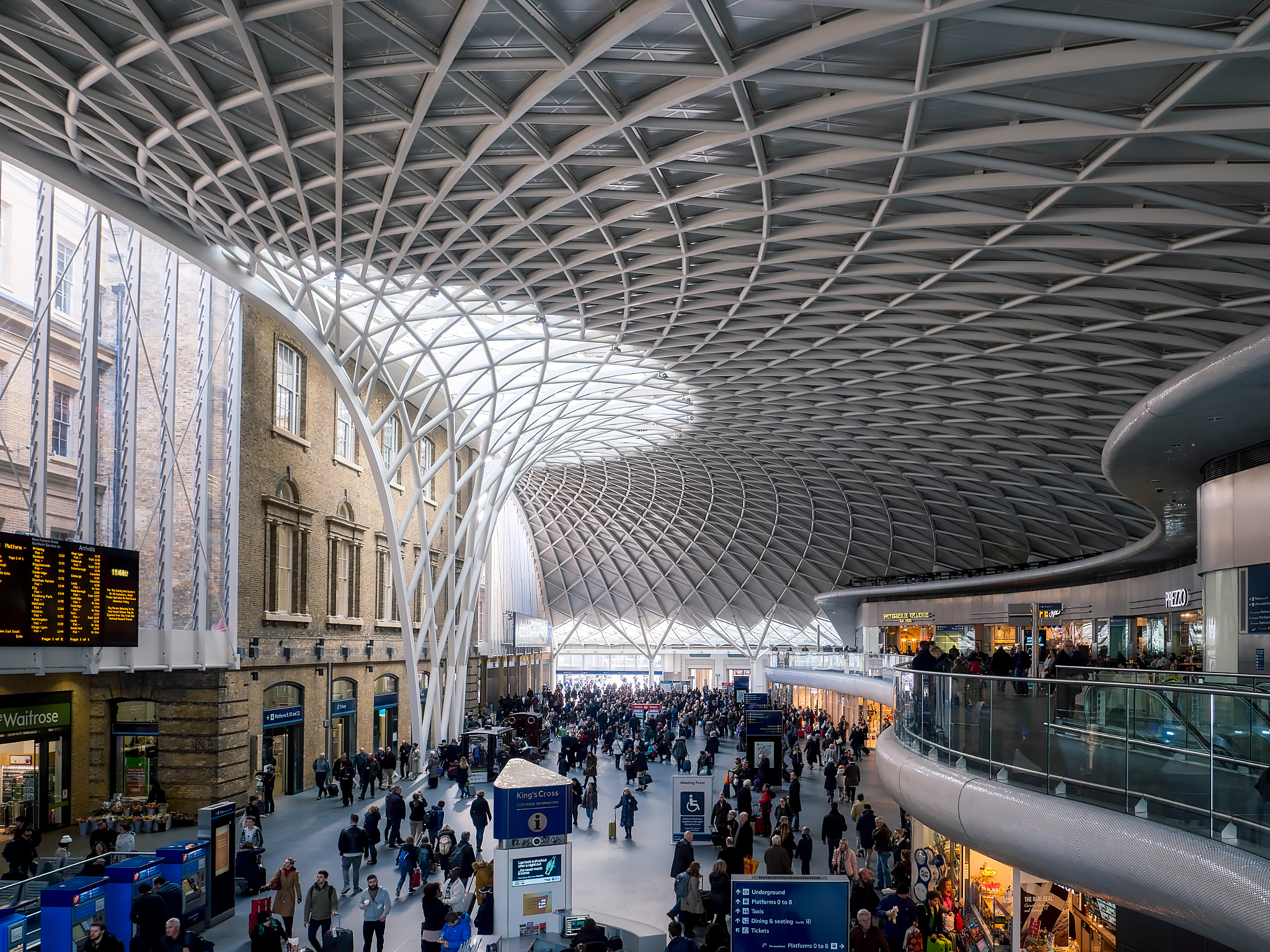 Olympus PEN-F + OLYMPUS M.12mm F2.0 sample photo. Kings cross underground station photography