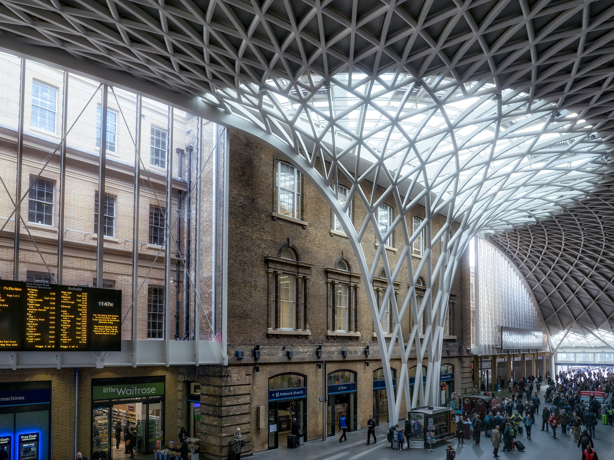 Olympus PEN-F + OLYMPUS M.12mm F2.0 sample photo. Kings cross underground station photography