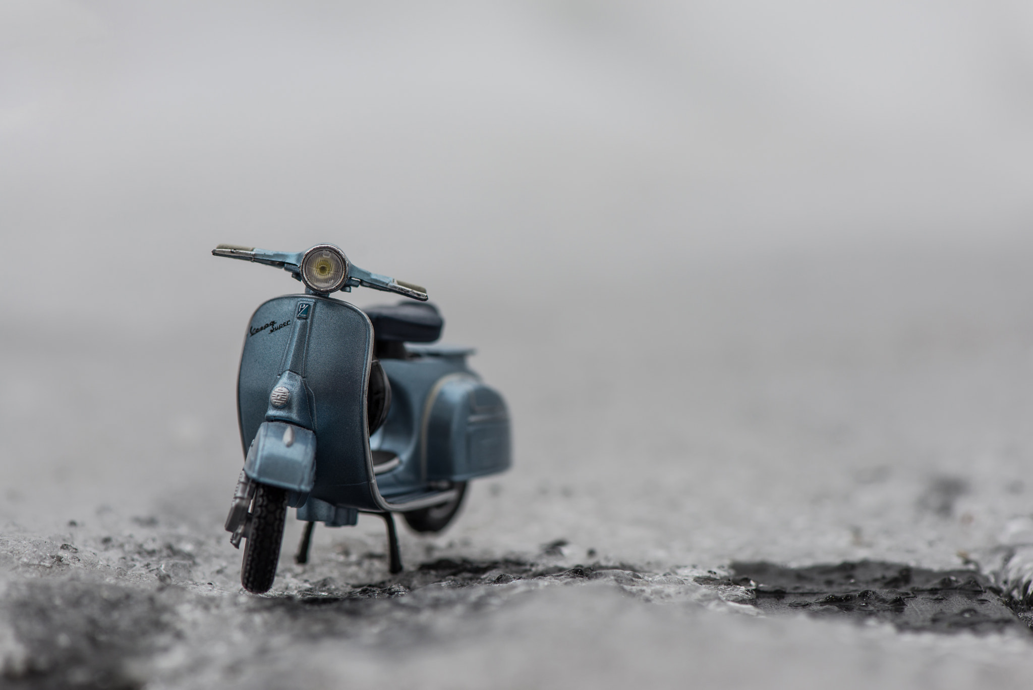 Nikon AF-S Micro-Nikkor 105mm F2.8G IF-ED VR sample photo. Vespa in the snow photography