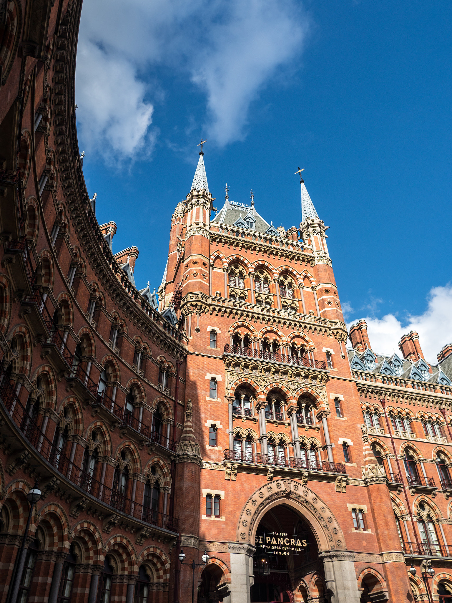 Olympus PEN-F + OLYMPUS M.12mm F2.0 sample photo. St pancras renaissance hotel building photography