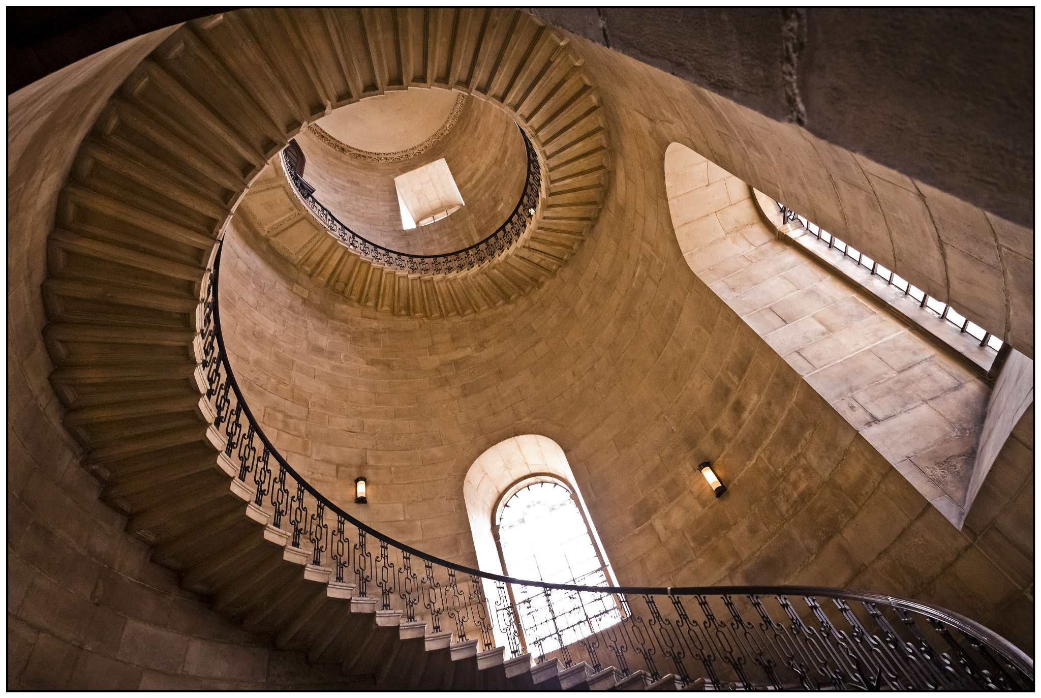 Canon EOS M + Canon EF-M 11-22mm F4-5.6 IS STM sample photo. Harry potter staircase, st pauls cathedral, london photography