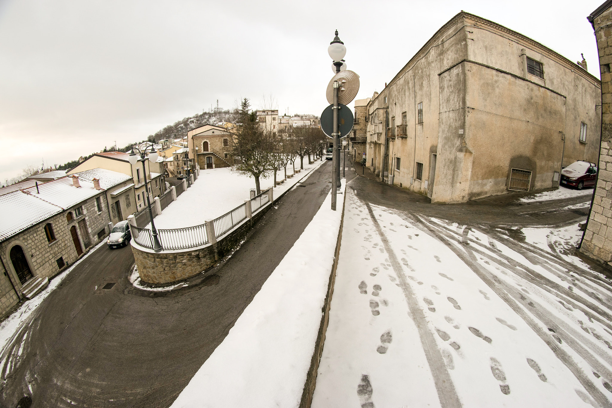 Nikon D3300 + Samyang 8mm F3.5 Aspherical IF MC Fisheye sample photo. Piazza dei caduti photography