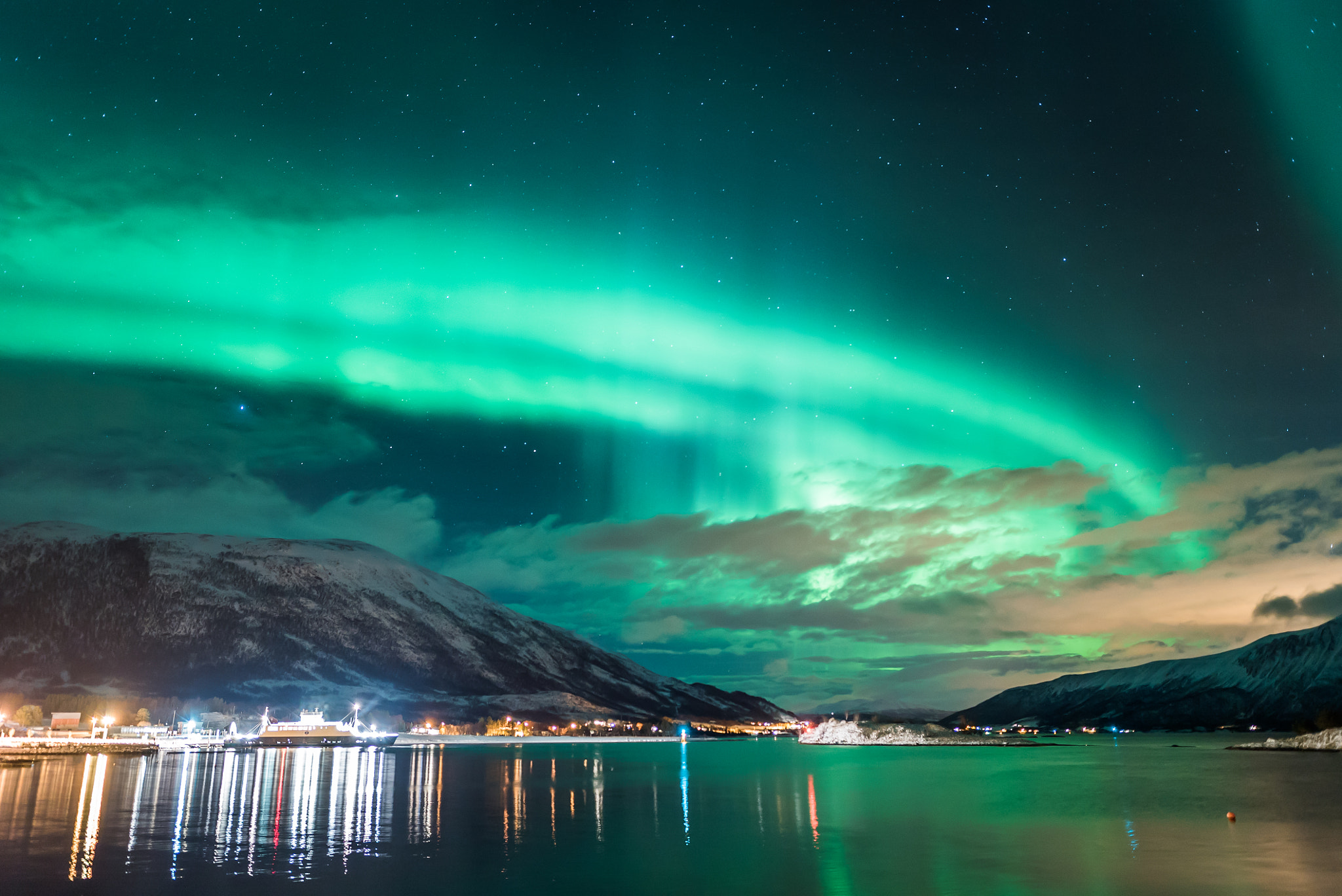 ZEISS Distagon T* 25mm F2 sample photo. Gullesfjord northern light photography