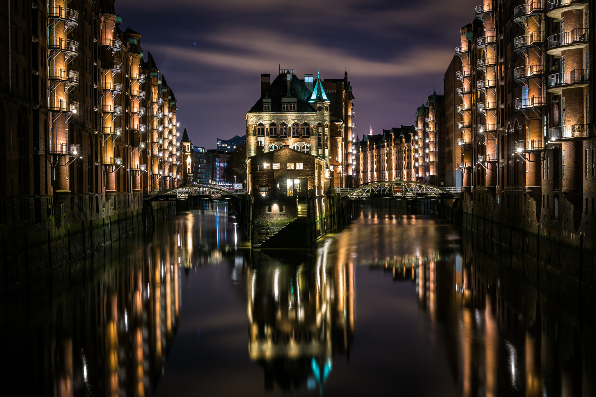 Sigma 30mm F2.8 EX DN sample photo. Wasserschloss hamburg photography