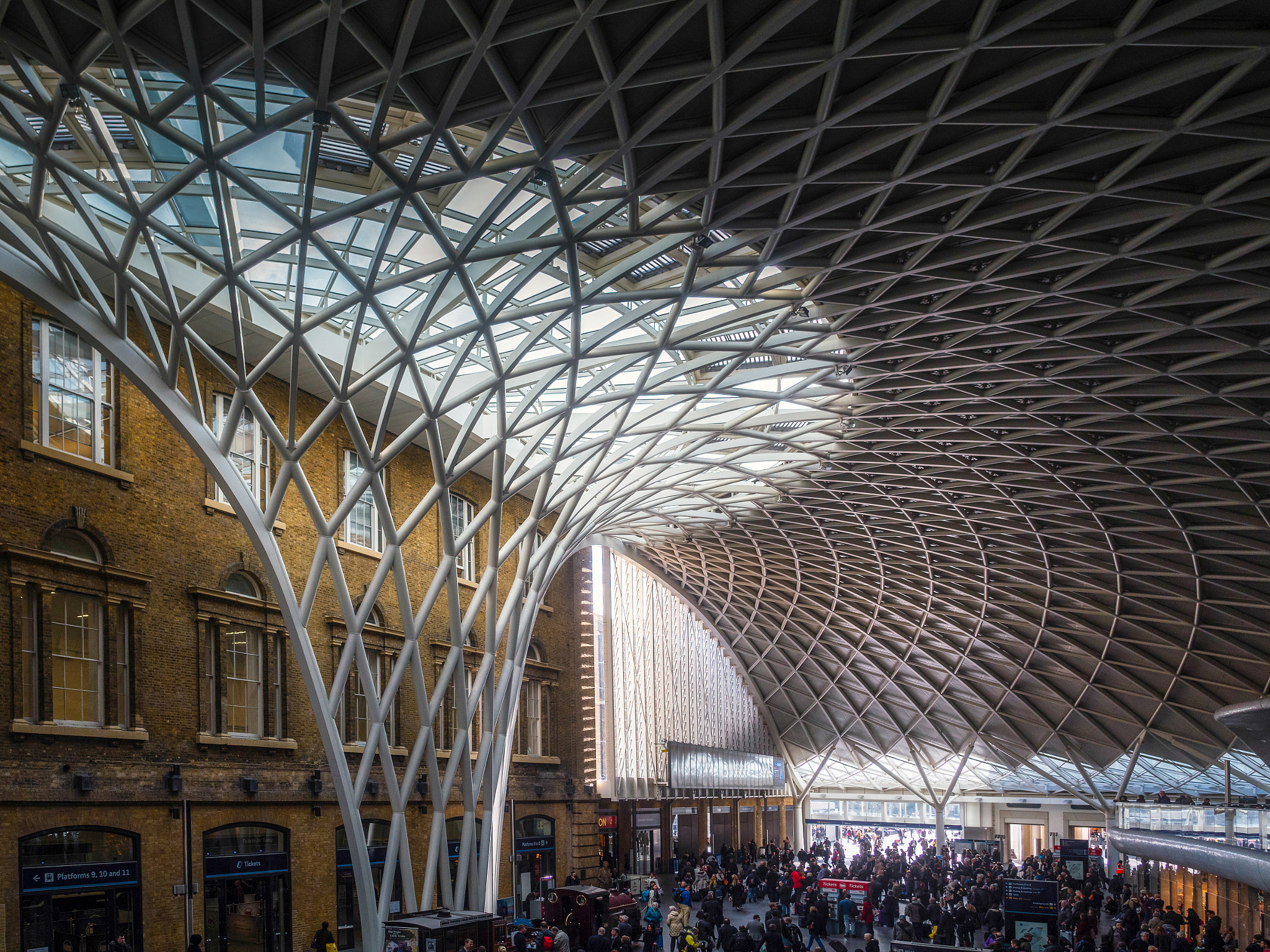 Olympus PEN-F + OLYMPUS M.12mm F2.0 sample photo. Kings cross underground station photography