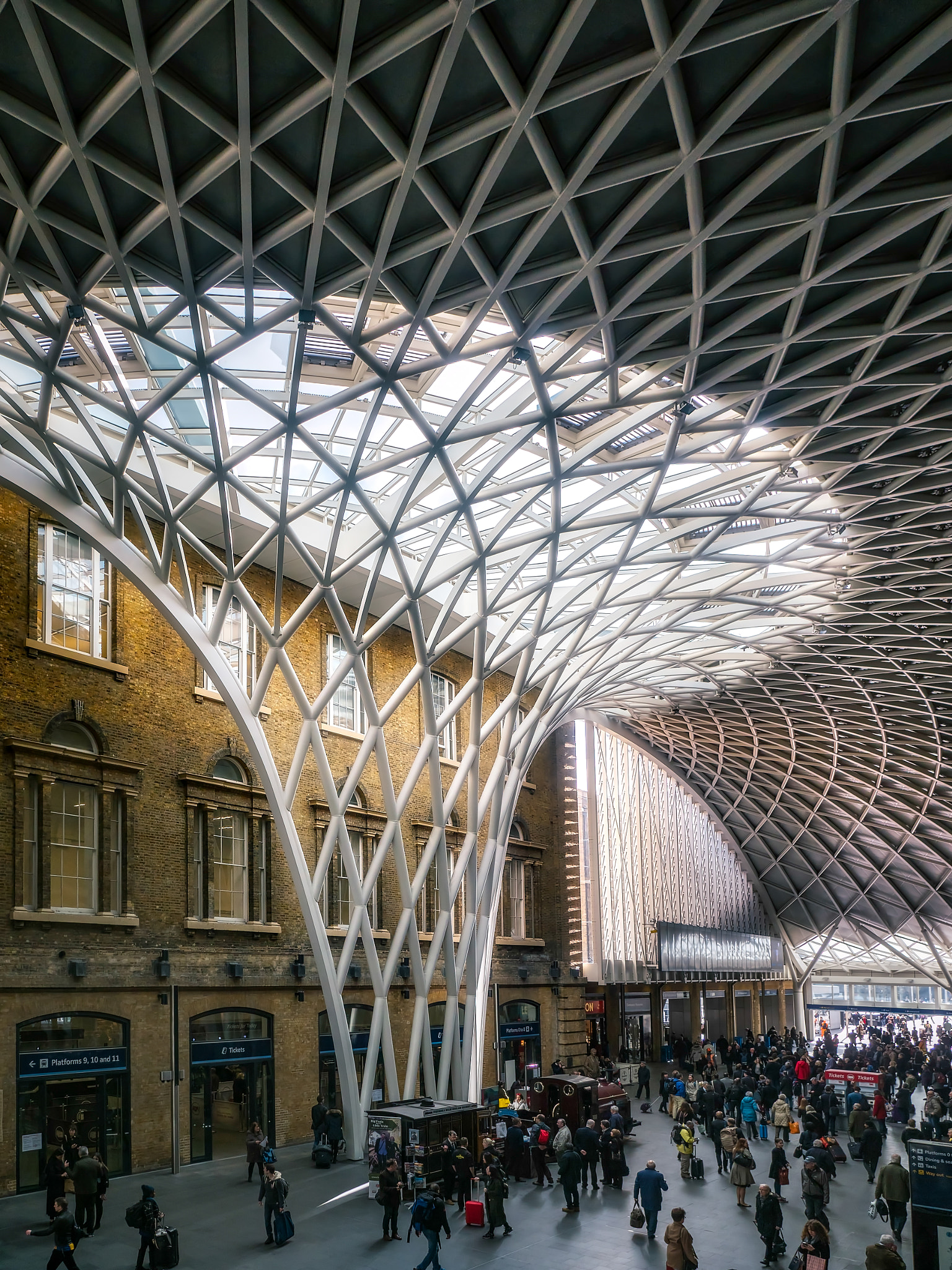 Olympus PEN-F + OLYMPUS M.12mm F2.0 sample photo. Kings cross underground station photography