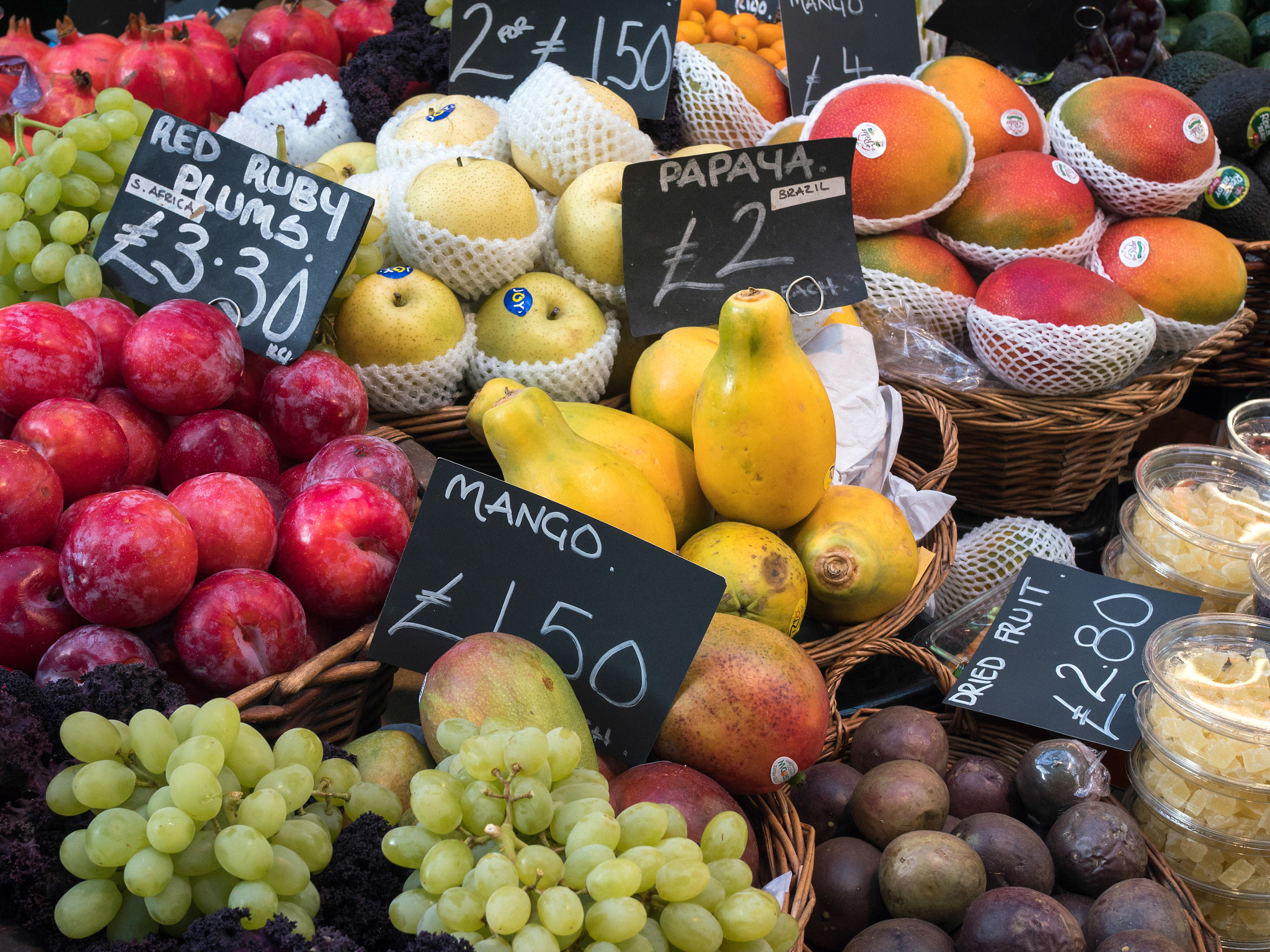 Olympus PEN-F + Olympus M.Zuiko Digital 25mm F1.8 sample photo. Fresh fruit for sale in borough market photography