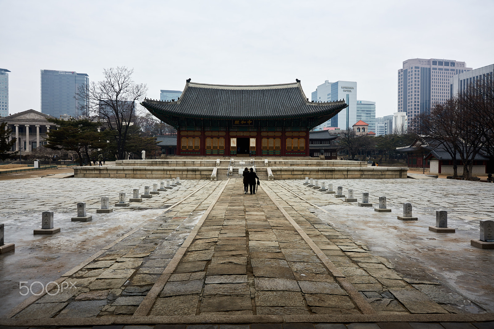 Sony a99 II sample photo. Walking in palace photography