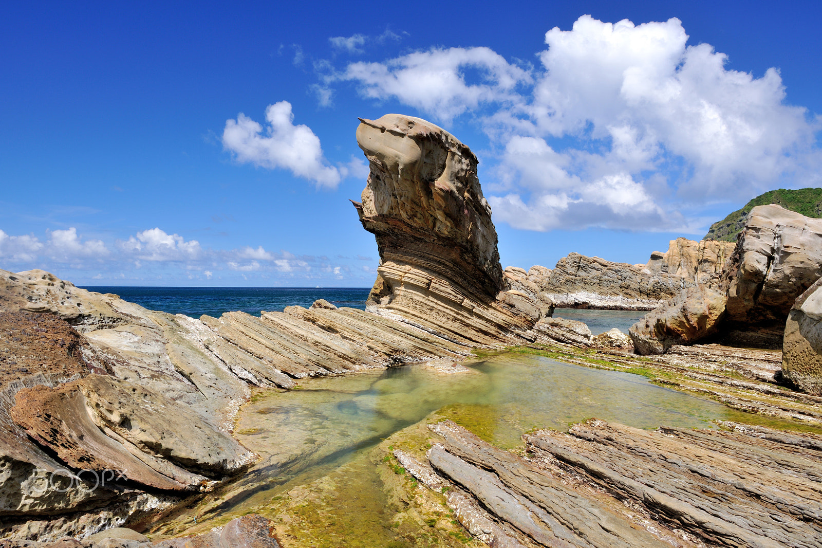Nikon D3X sample photo. 岩石,雲,海灘 photography