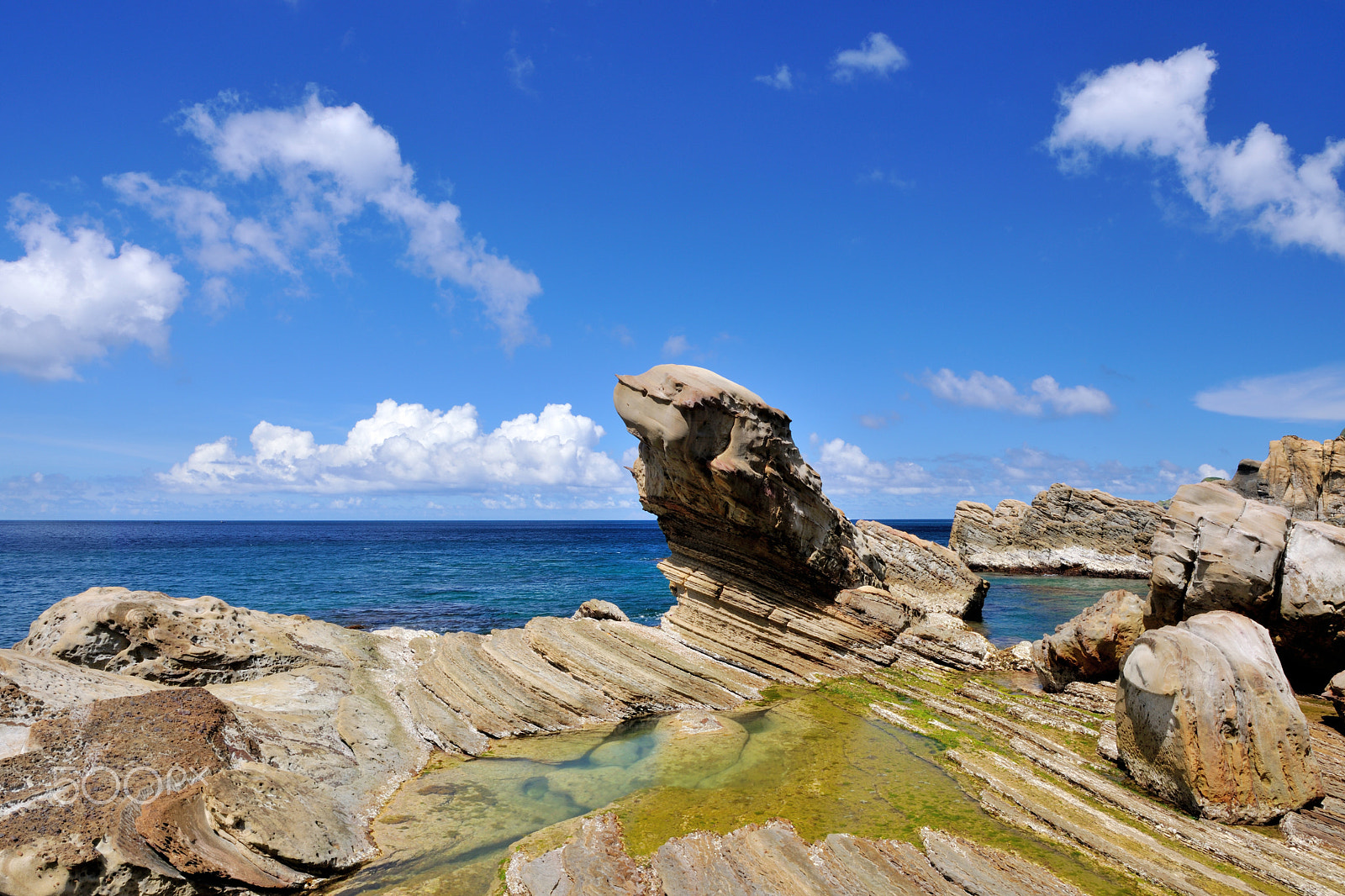 Nikon D3X sample photo. 岩石,雲,海灘 photography