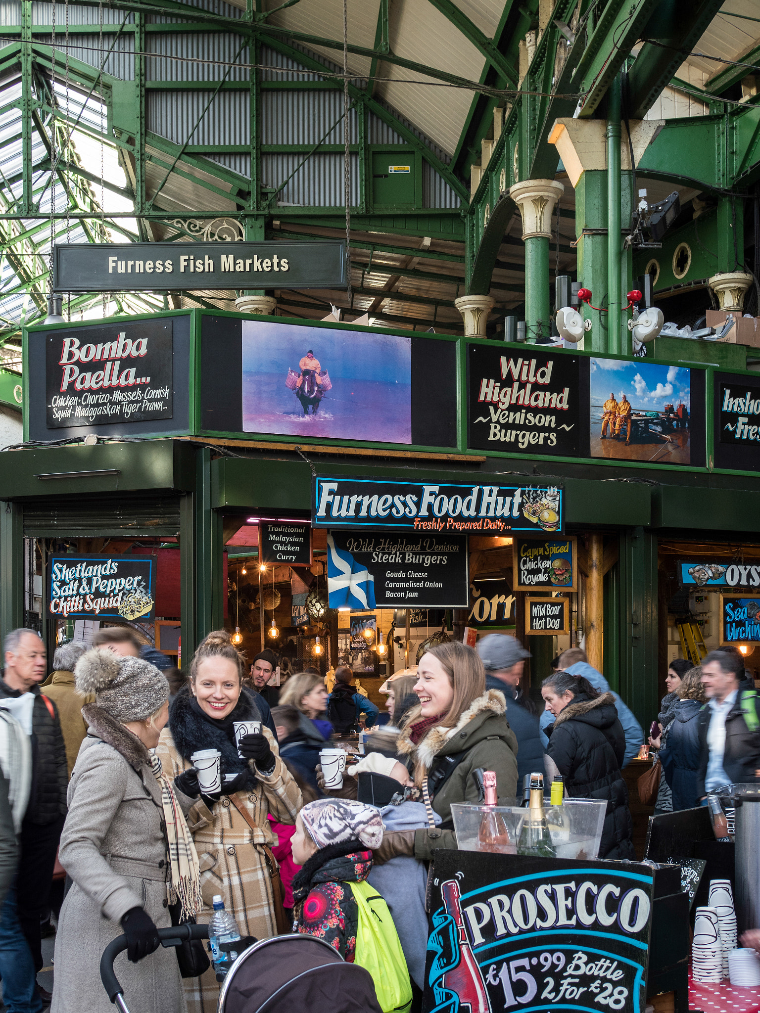 Olympus PEN-F + Olympus M.Zuiko Digital 25mm F1.8 sample photo. People enjoying themselves in borough market photography