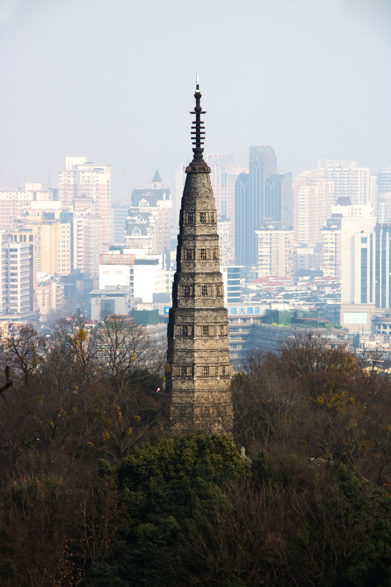 Canon EOS 750D (EOS Rebel T6i / EOS Kiss X8i) + Canon TS-E 90mm F2.8 Tilt-Shift sample photo. 保俶塔 photography