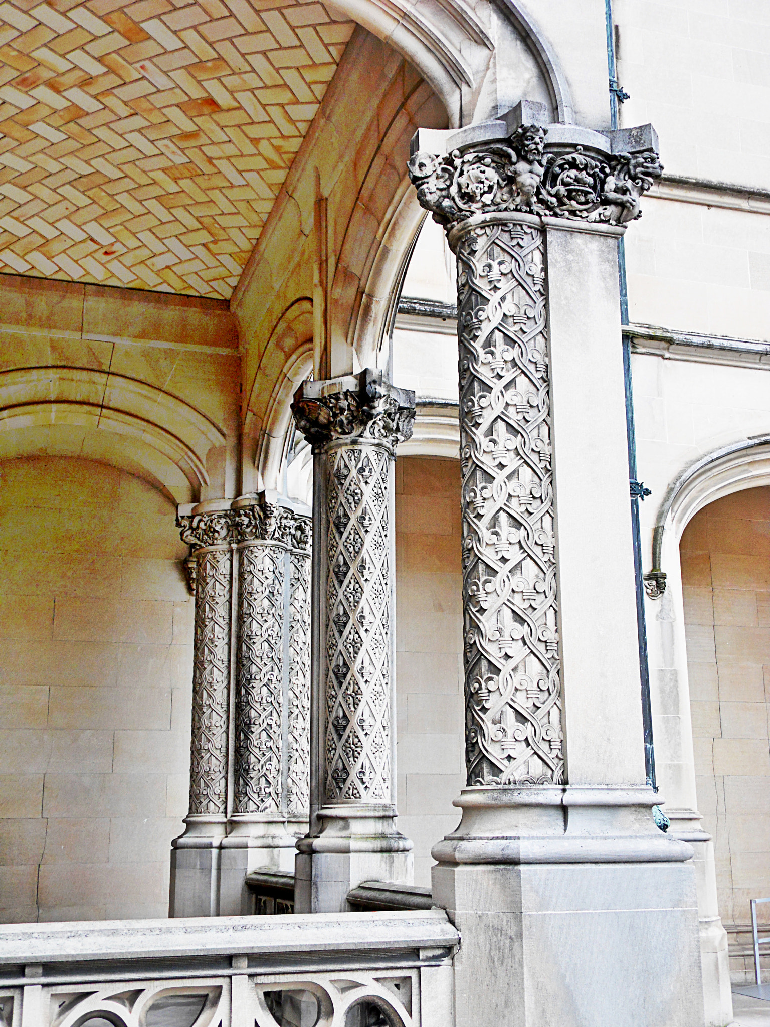 Samsung WB100/  WB101 sample photo. Columns and arches photography