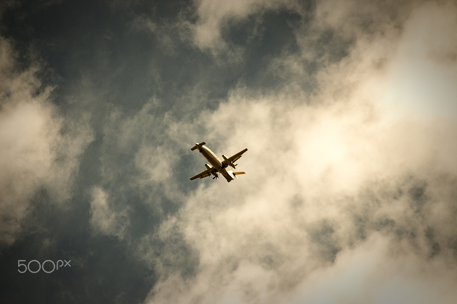 Canon EOS 650D (EOS Rebel T4i / EOS Kiss X6i) sample photo. Far away plane photography