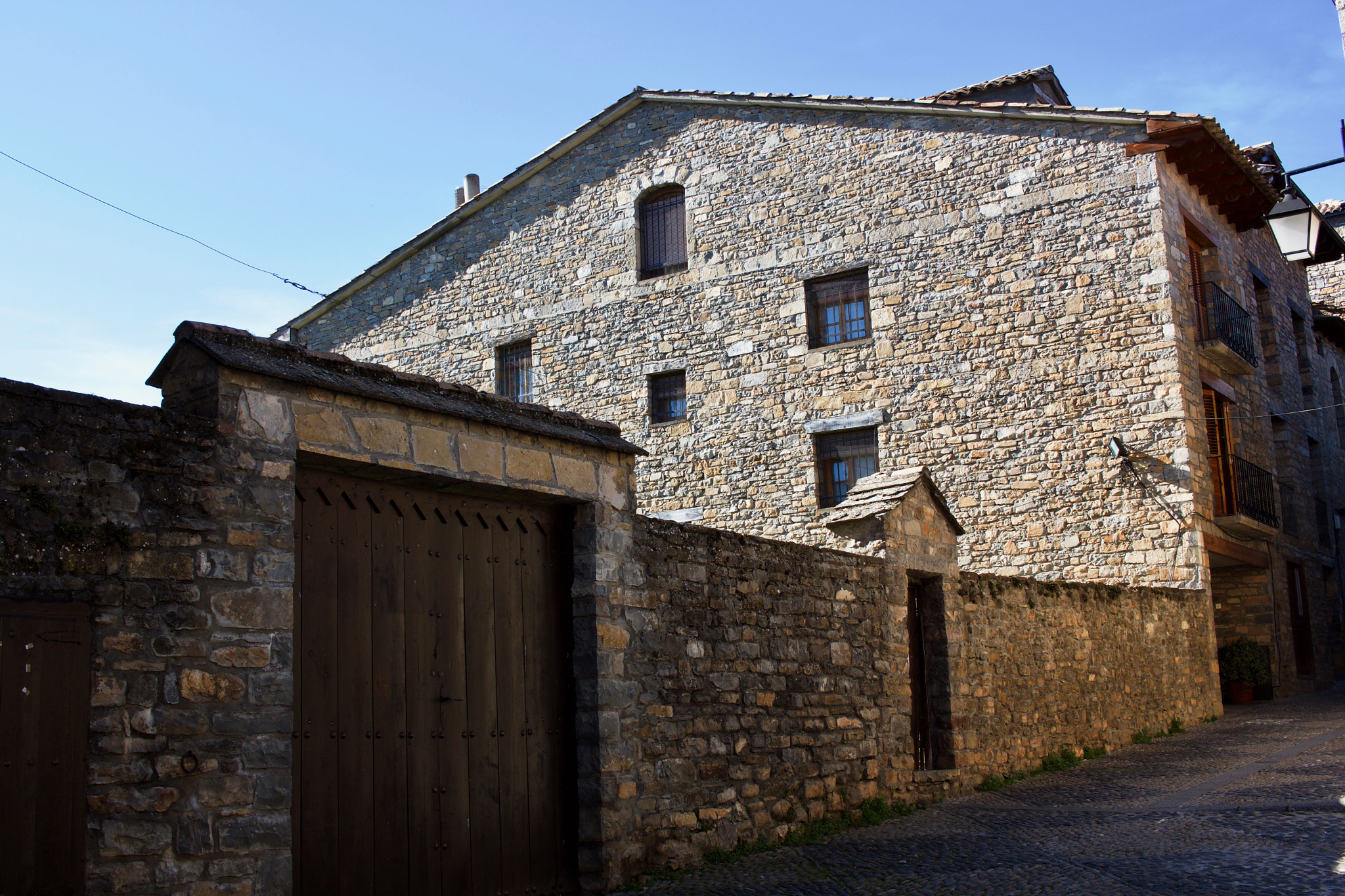 Canon EF-S 24mm F2.8 STM sample photo. Pueblo de aínsa, huesca, españa photography