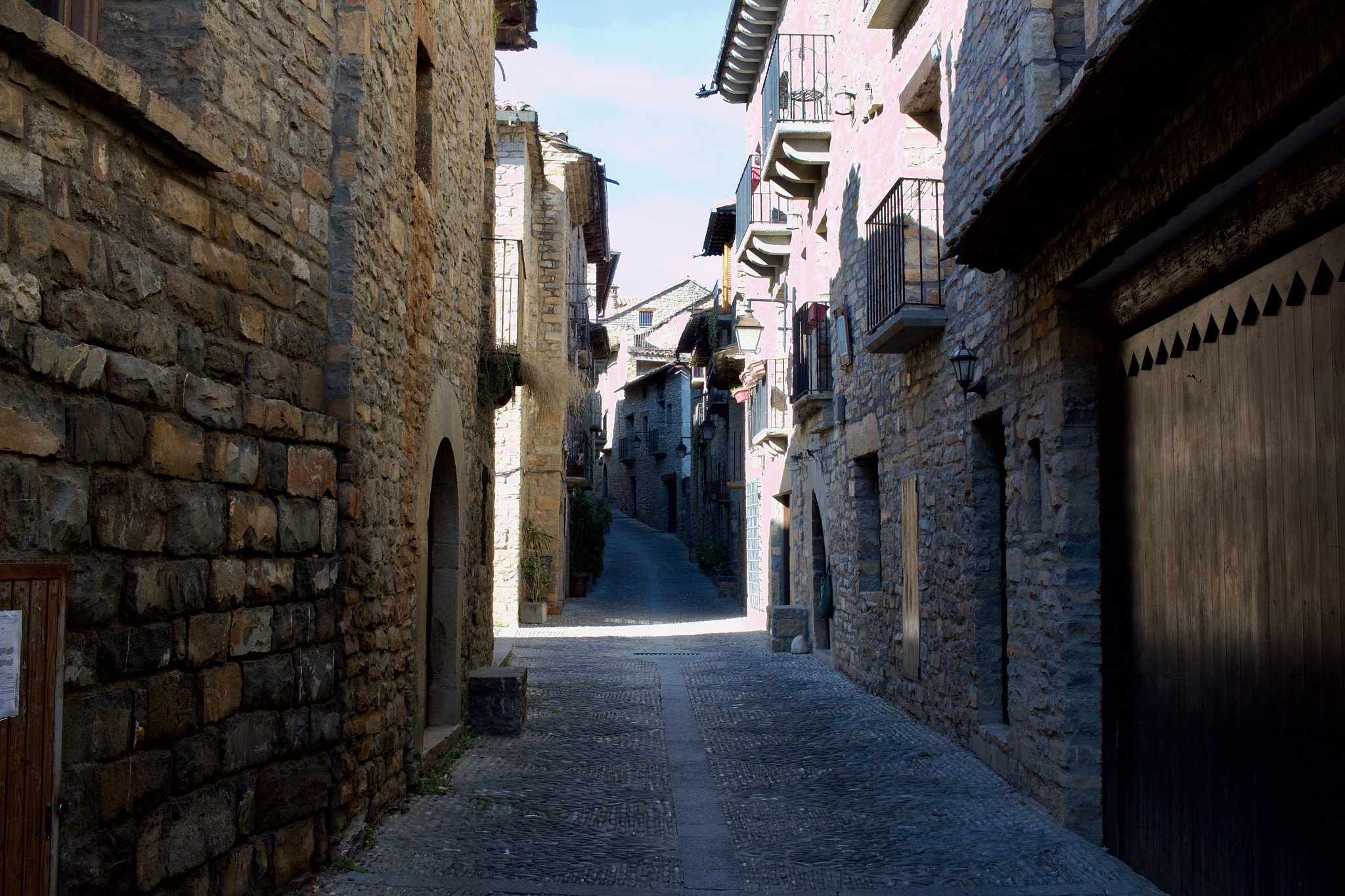 Canon EF-S 24mm F2.8 STM sample photo. Pueblo de aínsa, huesca, españa photography